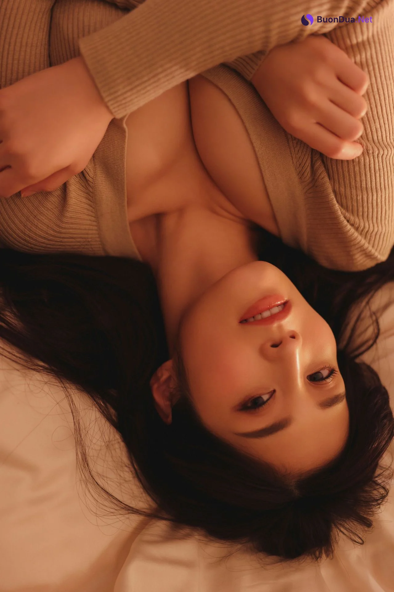 Rin Takahashi 高橋凛, 写真集 「Ｉカップ美女と、スイートルームで。 Vol.1」 Set.02 - รูปภาพ 3