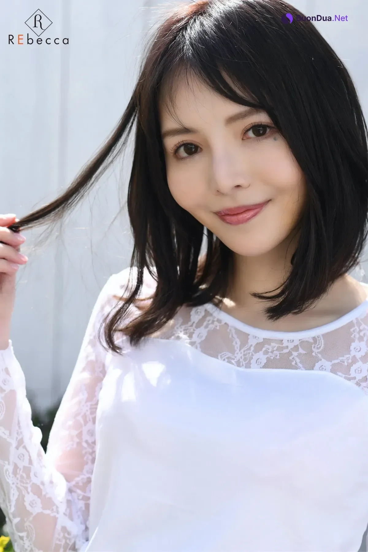 Riona Hirose 広瀬りおな, REbecca 写真集 「Touch Your Heart」 - Photo 2