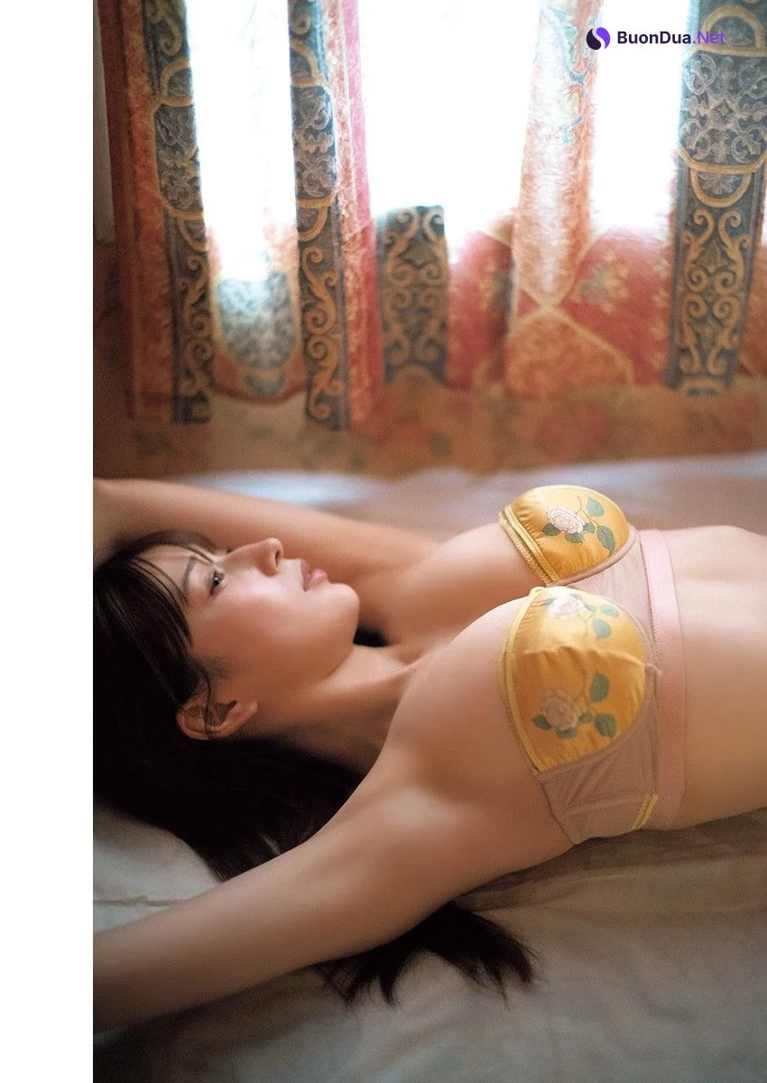 Risa Yukihira 雪平莉左, Young Jump 2024 No.43 (ヤングジャンプ 2024年43号) - Photo 9