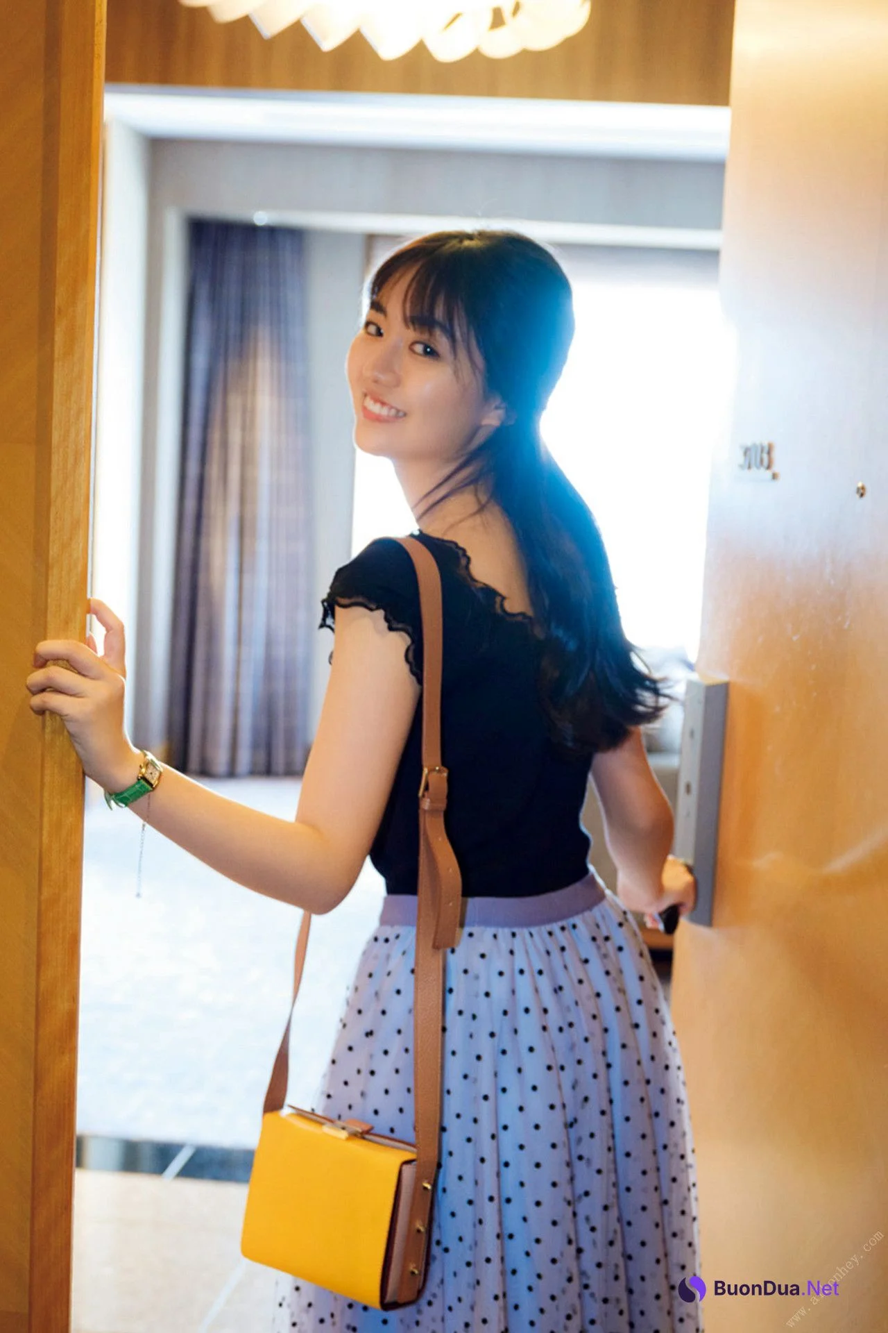 Runa Toyoda 豊田ルナ, ＦＲＩＤＡＹデジタル写真集 「オトナのスイートルーム」 Set.03 - รูปภาพ 2