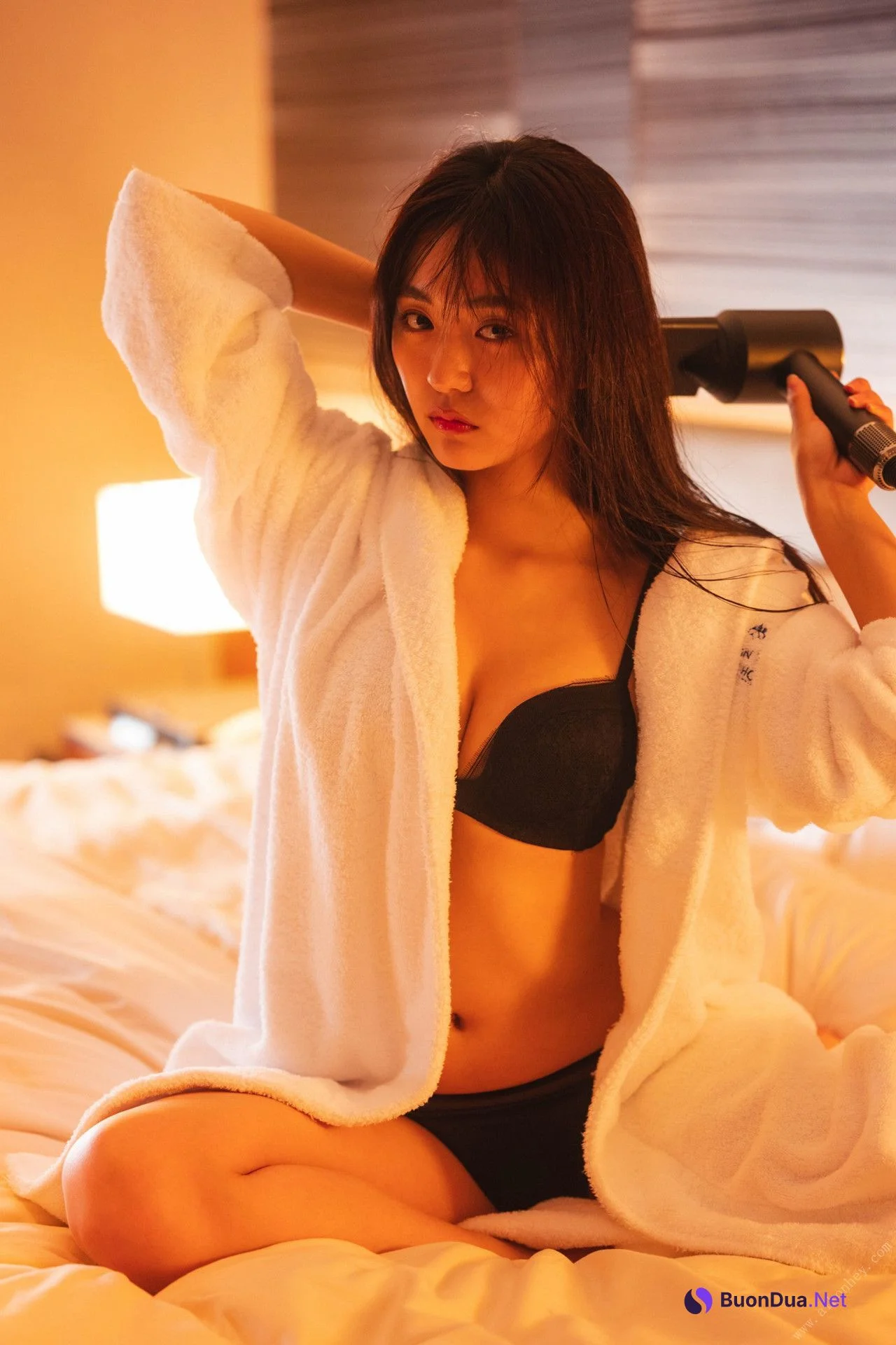 Runa Toyoda 豊田ルナ, ＦＲＩＤＡＹデジタル写真集 「オトナのスイートルーム」 Set.04 - 사진 2