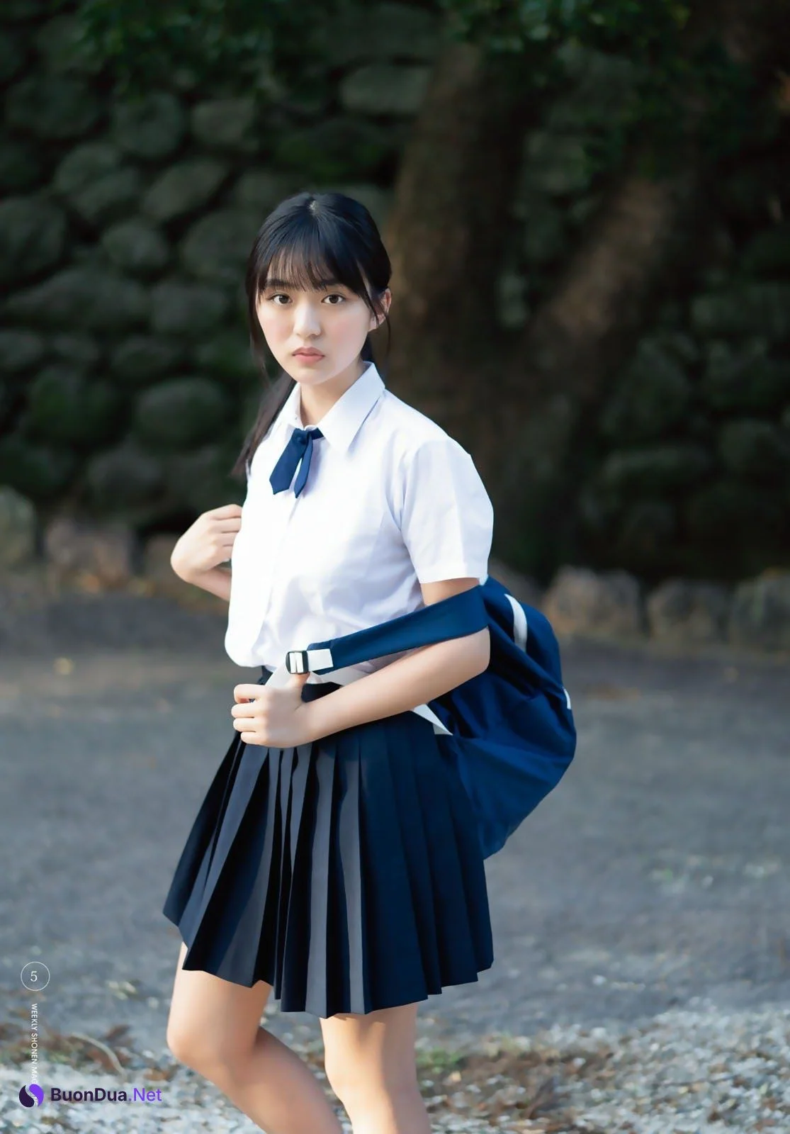 Runa Toyoda 豊田ルナ, Shonen Magazine 2020 No.44 (週刊少年マガジン 2020年44号) - Photo 3