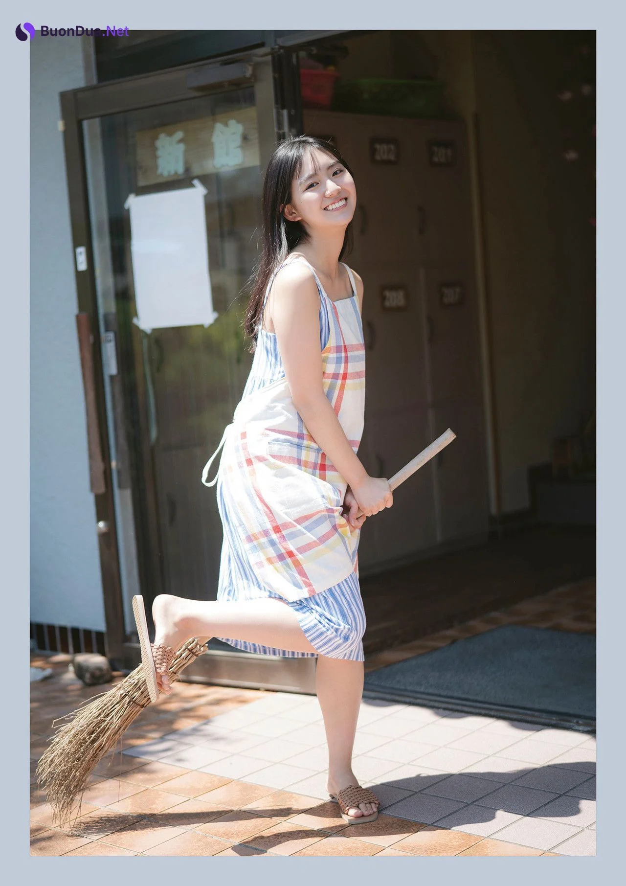 Runa Toyoda 豊田ルナ, STRIKE! デジタル写真集 「想わば、ゆえに君の町まで。」 Set.01 - รูปภาพ 4