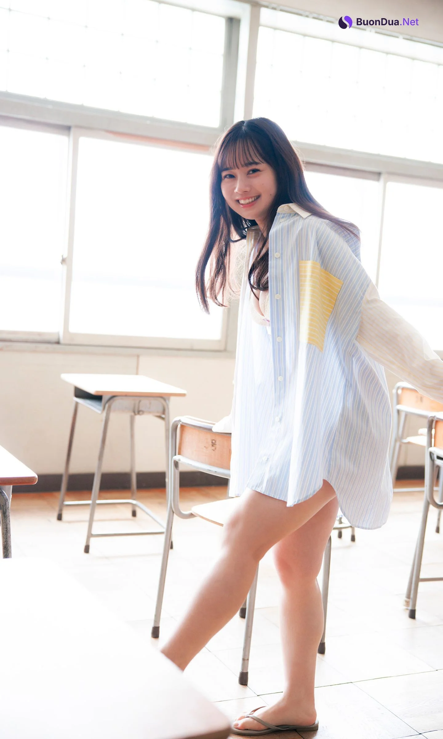Saeko Kondo 近藤沙瑛子, 週プレ Photo Book 「夏の扉を開いたあの日の教室で」 Set.02 - Photo 8