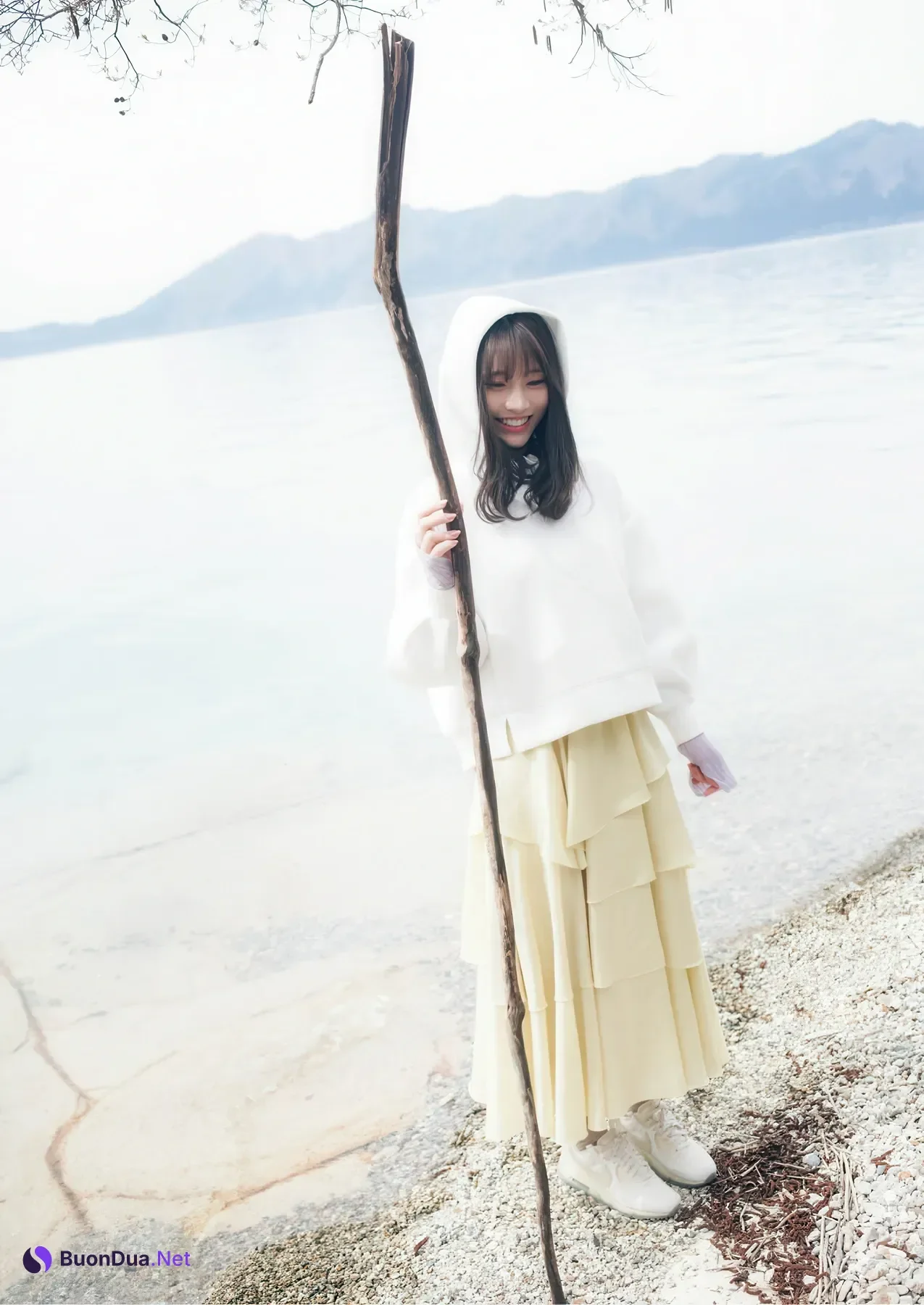 Saika Kawakita 河北彩伽, 写真集 増ページ デジタル特装版 『うたかたの花』 - Photo 13