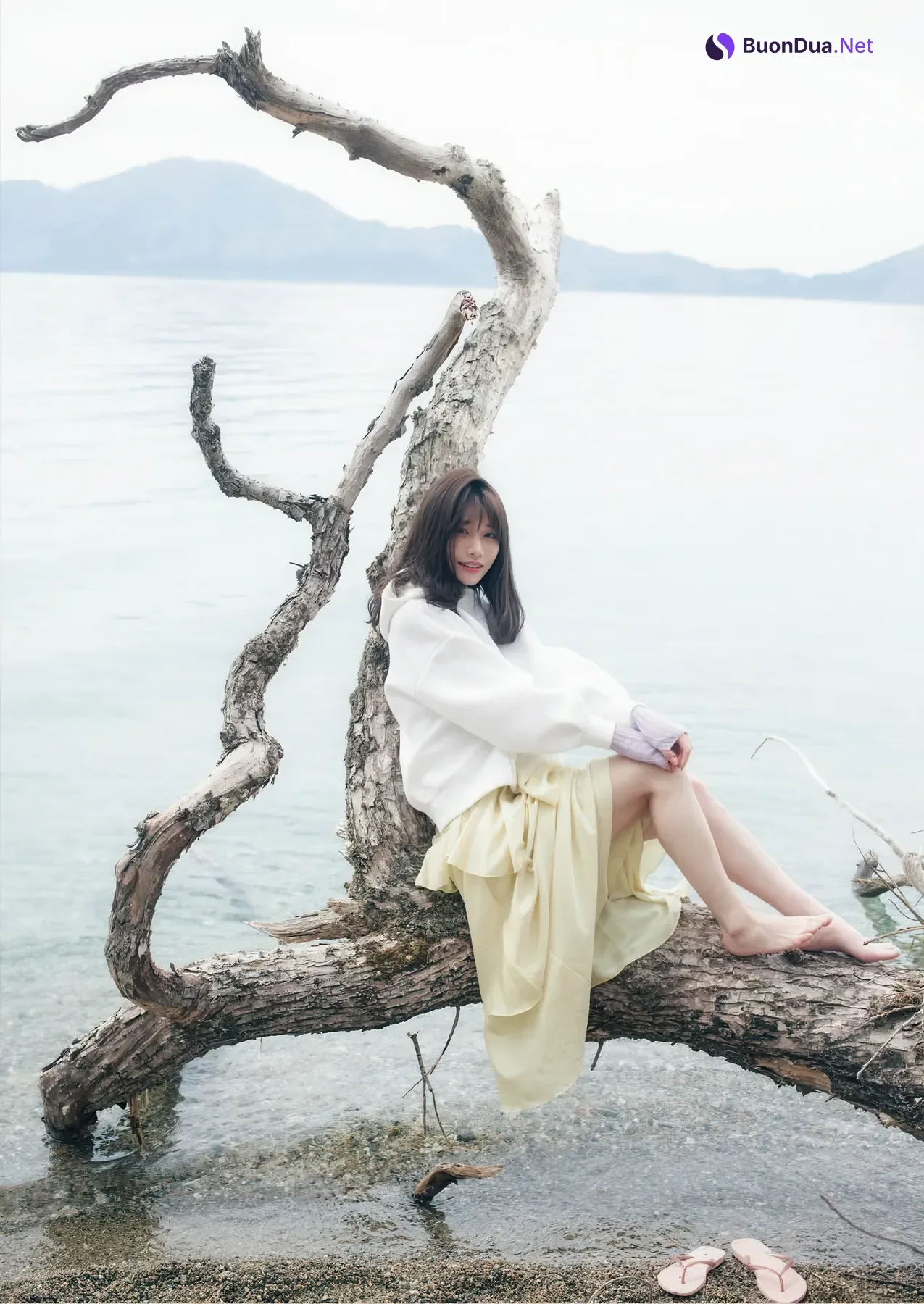Saika Kawakita 河北彩伽, 写真集 増ページ デジタル特装版 『うたかたの花』 - Photo 14