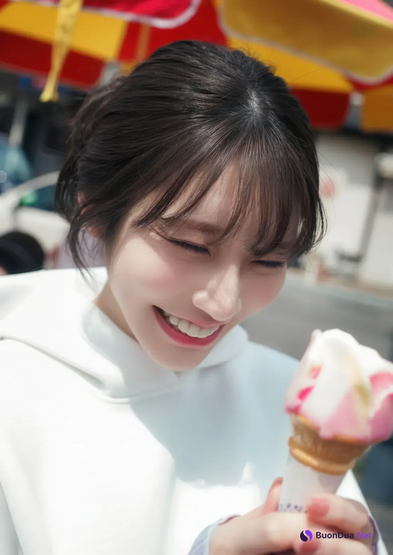 Saika Kawakita 河北彩伽, 写真集 増ページ デジタル特装版 『うたかたの花』 - Photo 3