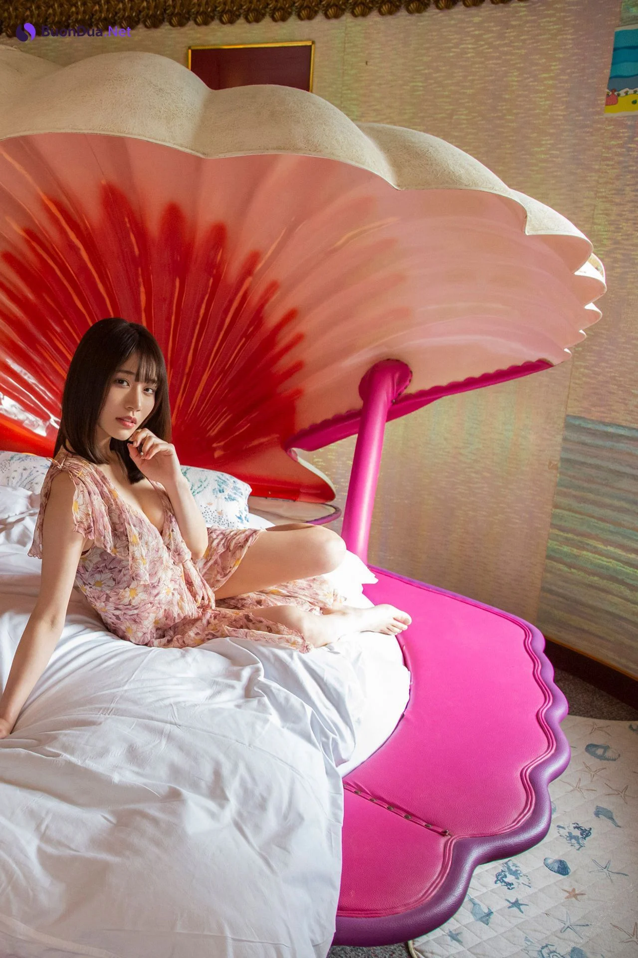 Saika Kawakita 河北彩花, 週刊ポストデジタル写真集 「昭和レトロラブホで抱いてくれたらいいのに」 Set.01 - Photo 3