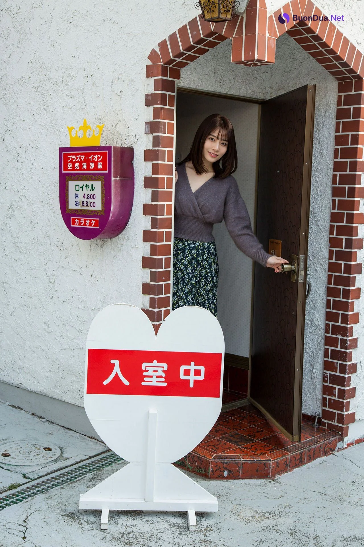 Saika Kawakita 河北彩花, 週刊ポストデジタル写真集 「昭和レトロラブホで抱いてくれたらいいのに」 Set.02 - Photo 4