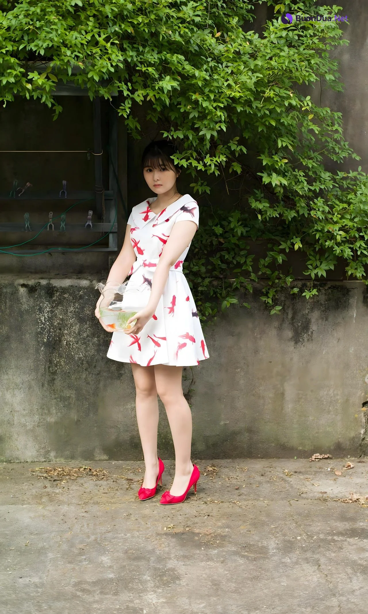 Sakina Tonchiki 頓知気さきな, デジタル写真集 「夏の金魚」 Set.02 - Photo 4