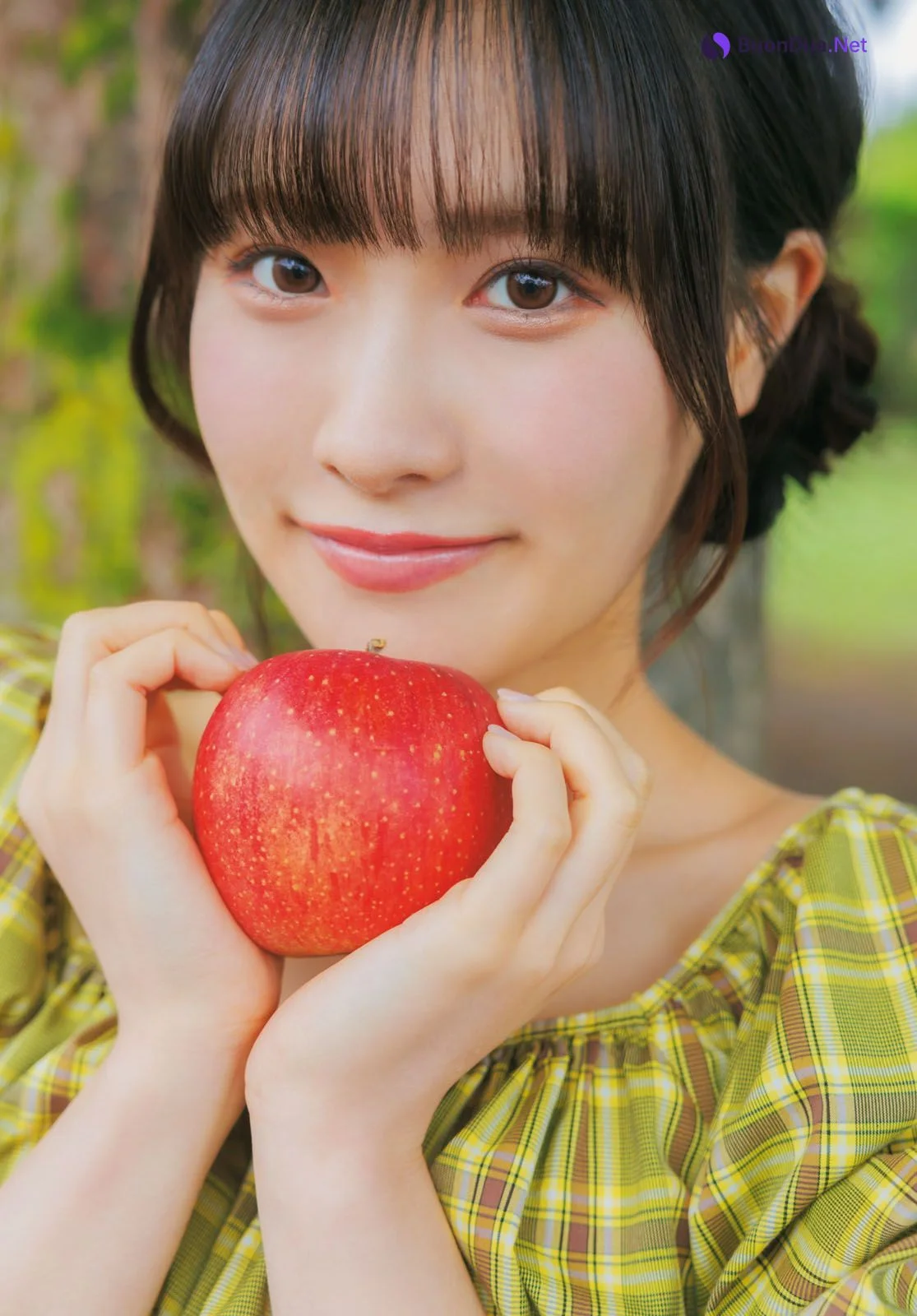 Sakura Sakakura 坂倉花, Young Dragon Age ヤングドラゴンエイジ 2024年11月号 - Photo 17