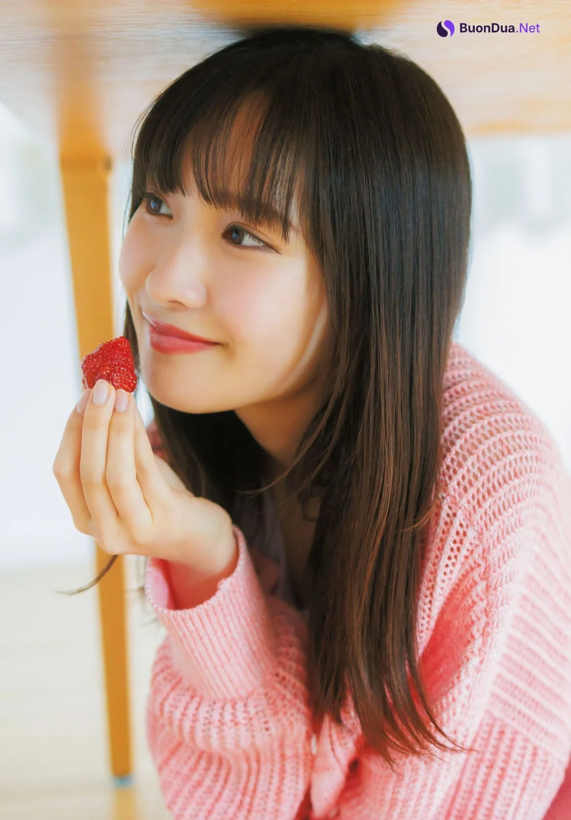 Sakura Sakakura 坂倉花, Young Dragon Age ヤングドラゴンエイジ 2024年11月号 - Photo 3