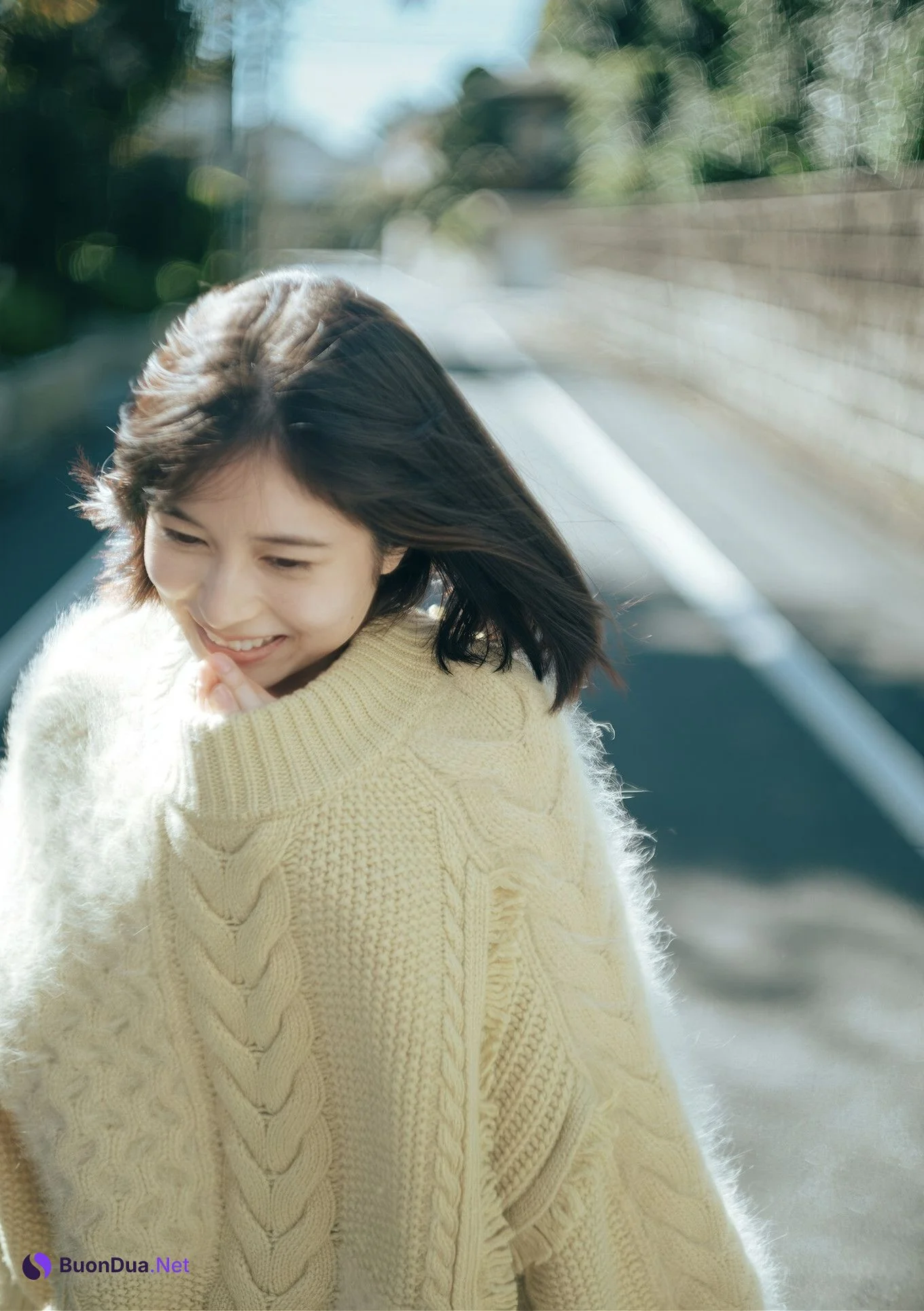 Sakurako Okubo 大久保桜子, BRODYデジタル写真集 「BE SHINE」 - Photo 4