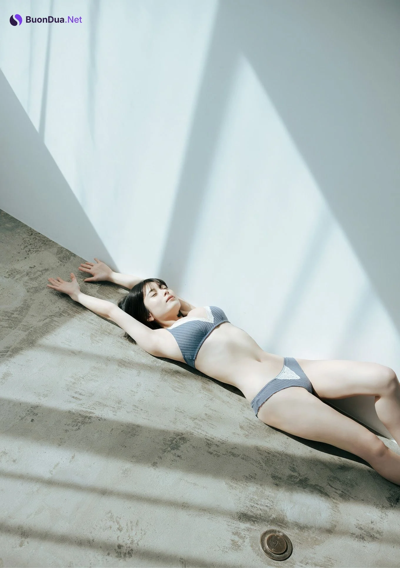 Sakurako Okubo 大久保桜子, BRODYデジタル写真集 「BE SHINE」 - Photo 9