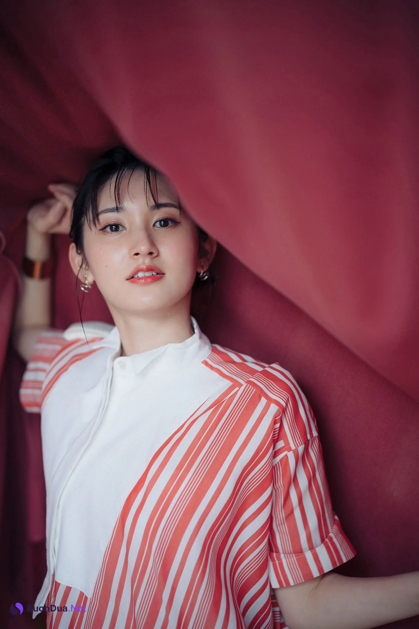 Satomi Okubo 大久保聡美, ヤンマガWeb ラから見るか？エモから見るか？ - Photo 10