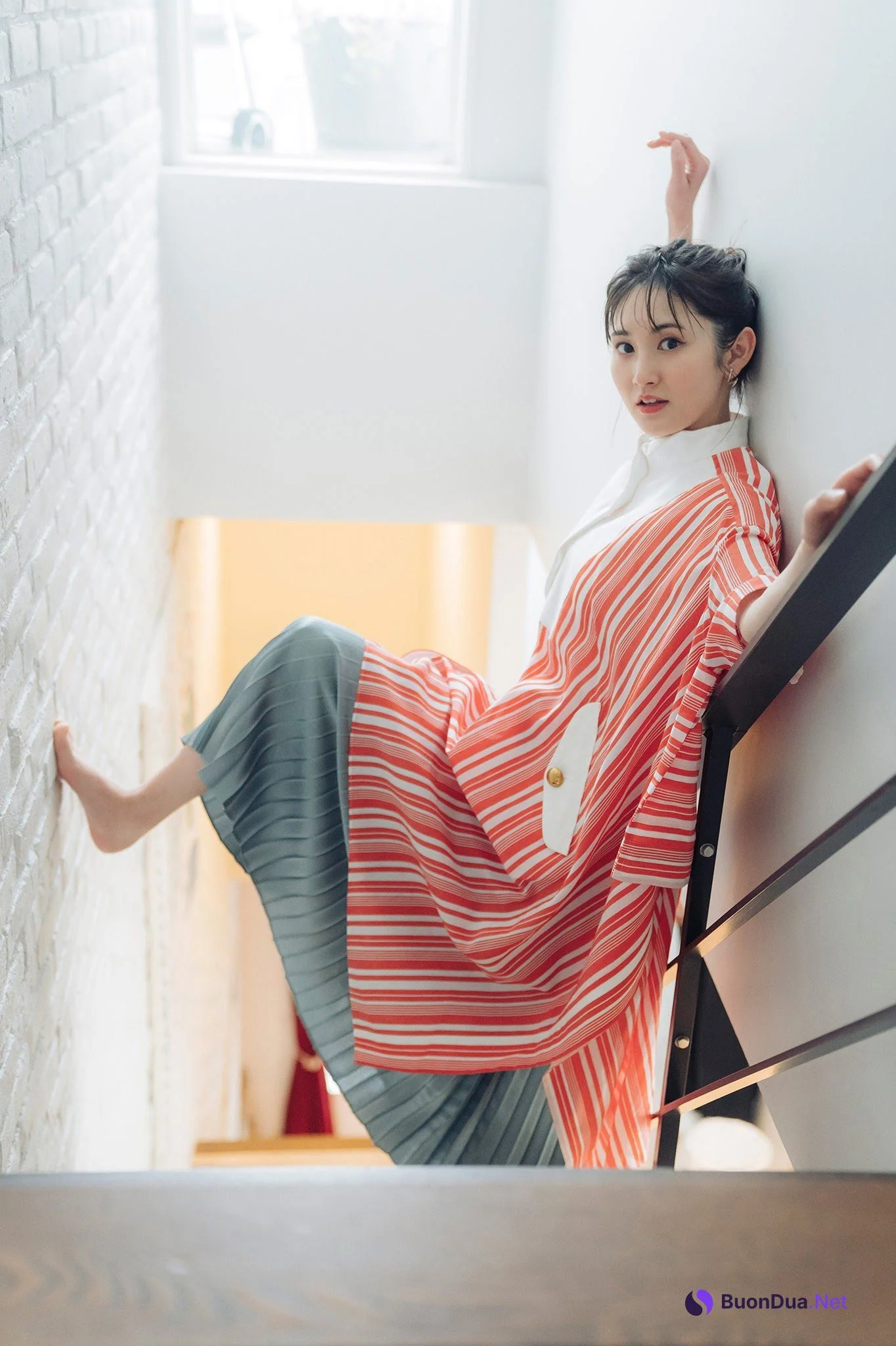 Satomi Okubo 大久保聡美, ヤンマガWeb ラから見るか？エモから見るか？ - Photo 8