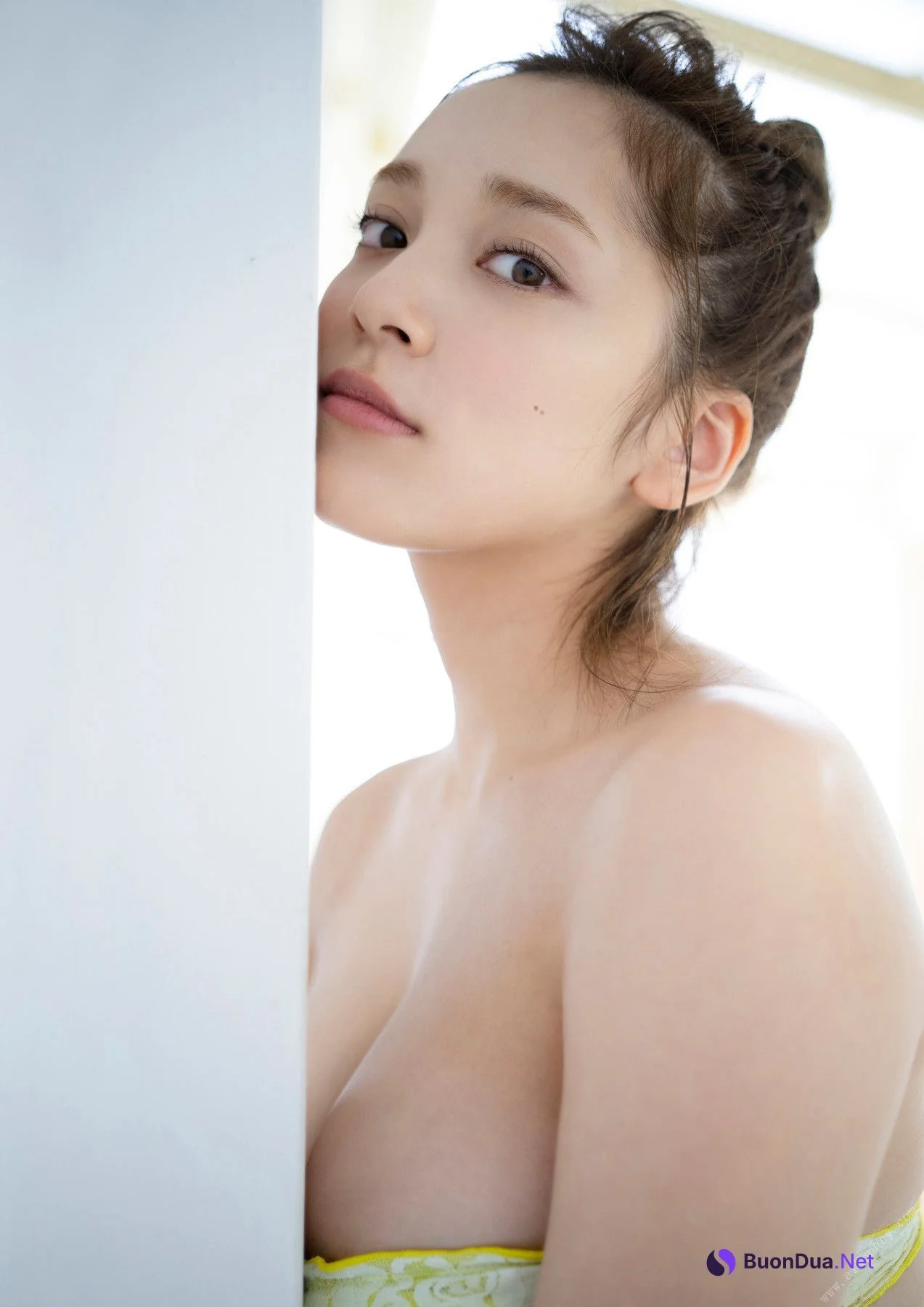 Sayaka Tomaru 都丸紗也華, BOMBデジタル写真集 『触れたい、とまるまる。』 Set.03 - Photo 7