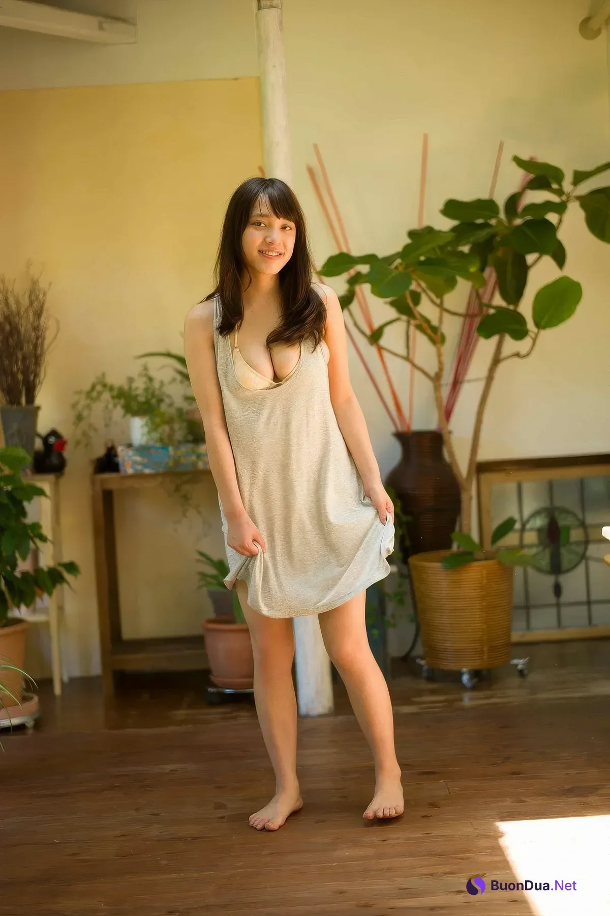 Sayaka Tomaru 都丸紗也華, FLASHデジタル写真集 「ストライク☆バスト！」 - Photo 2
