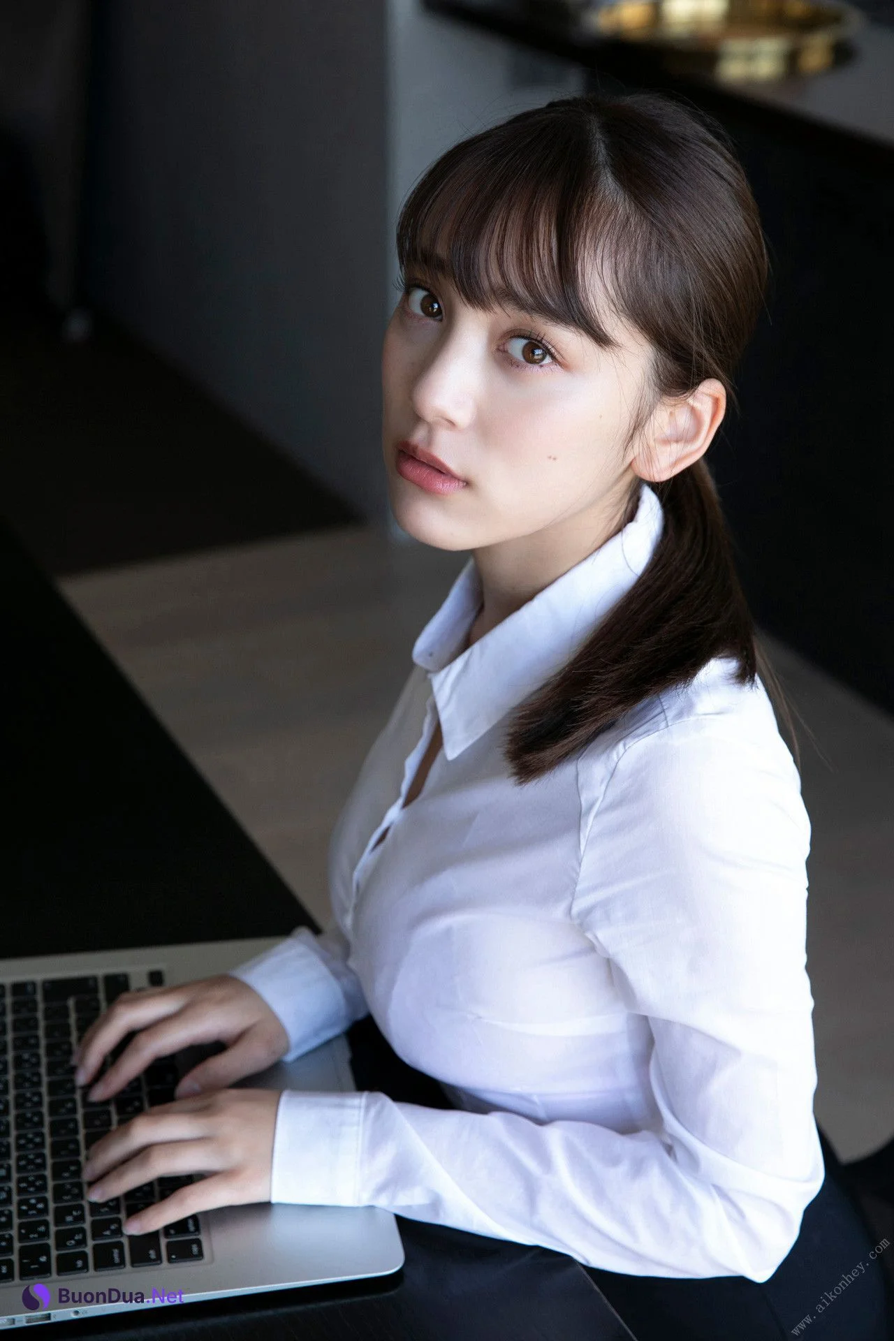 Sayaka Tomaru 都丸紗也華, FLASHデジタル写真集 着衣巨乳～ぴっちぴち～ Set.01 - รูปภาพ 2