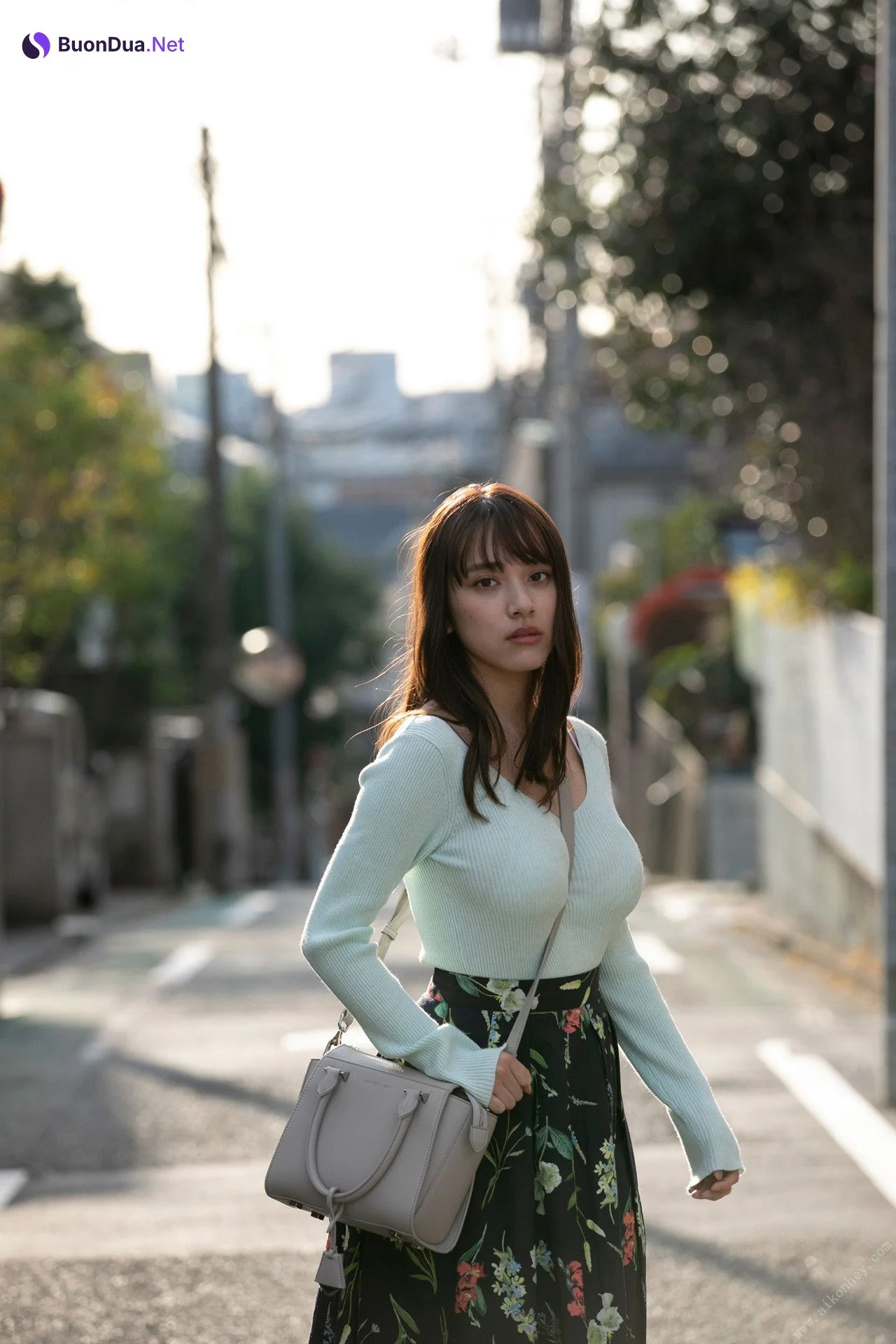 Sayaka Tomaru 都丸紗也華, FLASHデジタル写真集 着衣巨乳～ぴっちぴち～ Set.03 - Photo 2