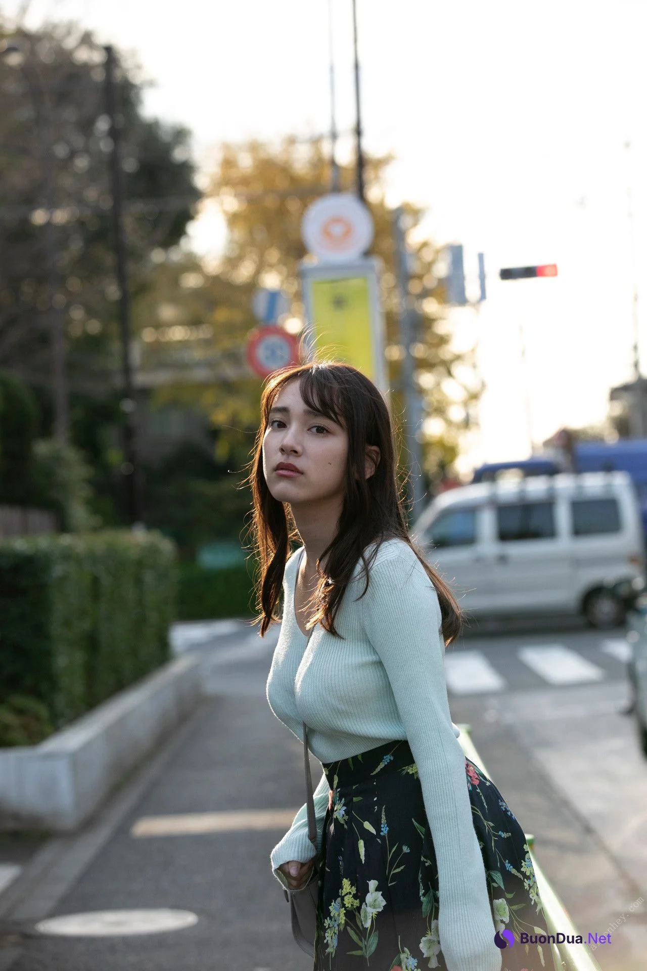 Sayaka Tomaru 都丸紗也華, FLASHデジタル写真集 着衣巨乳～ぴっちぴち～ Set.03 - Photo 5
