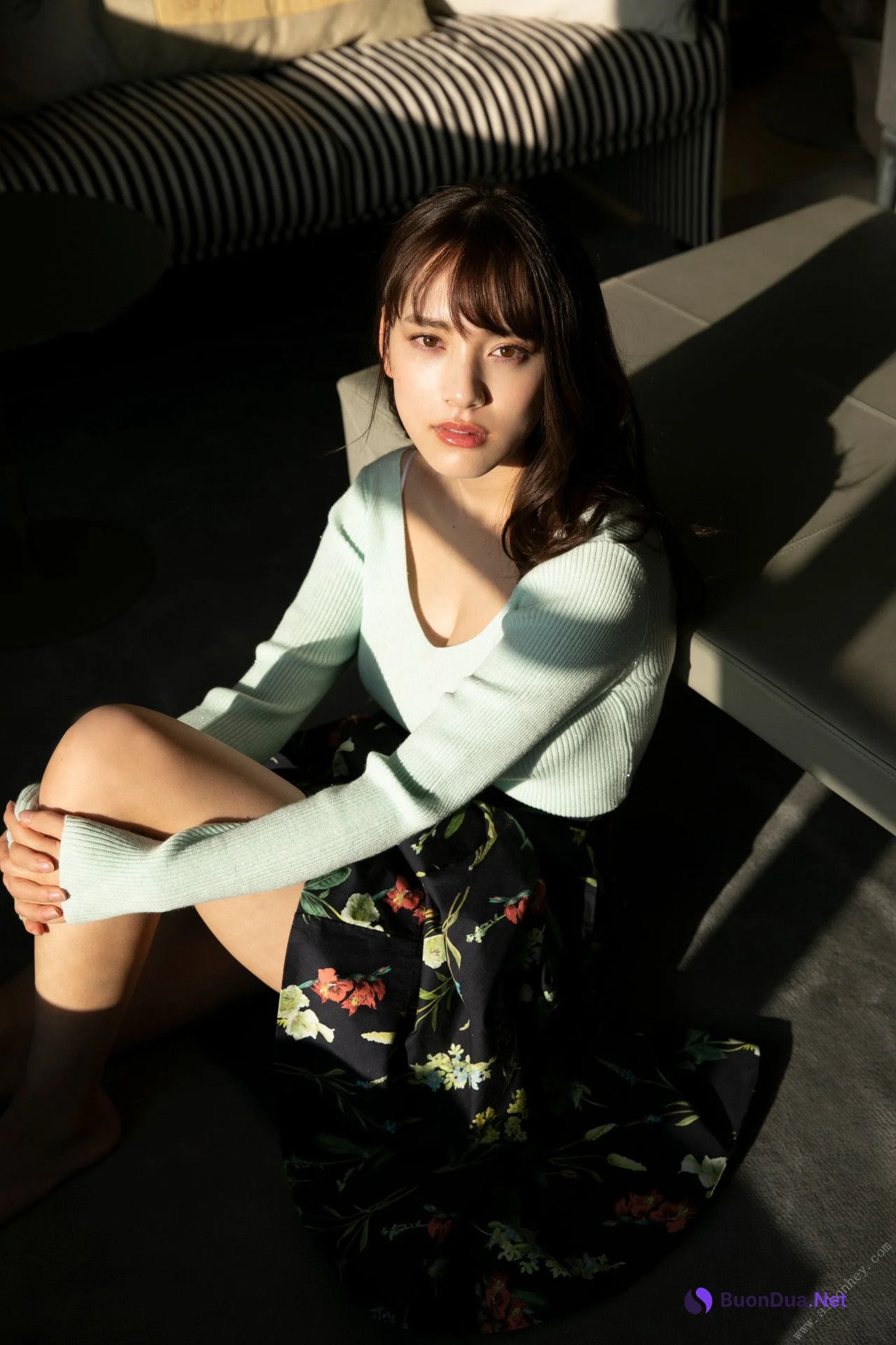 Sayaka Tomaru 都丸紗也華, FLASHデジタル写真集 着衣巨乳～ぴっちぴち～ Set.03 - Photo 7