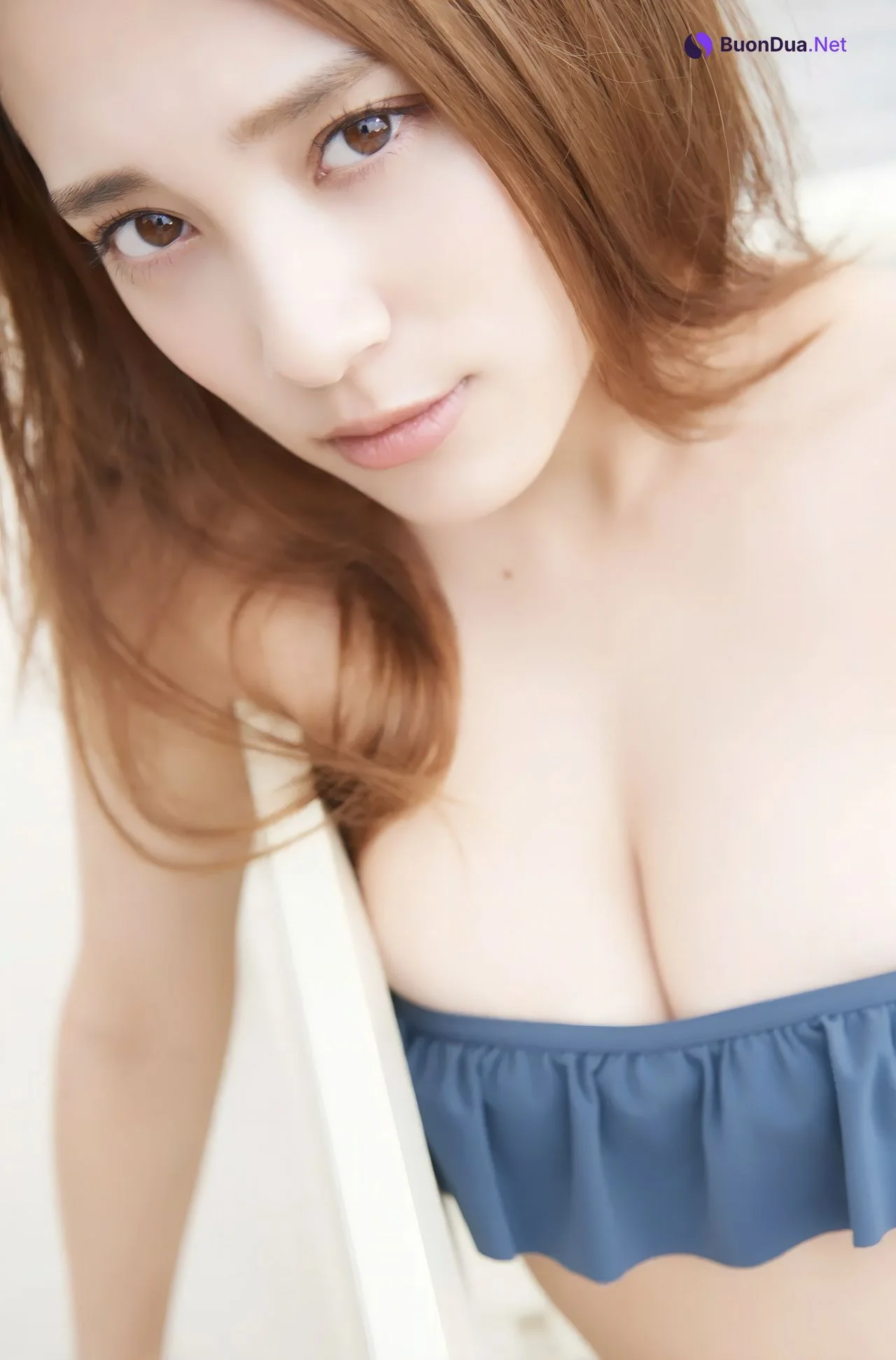 Sayaka Tomaru 都丸紗也華, FRIDAYデジタル写真集 『ボタンが弾けるＦカップ Vol.3』 Set.01 - Photo 2