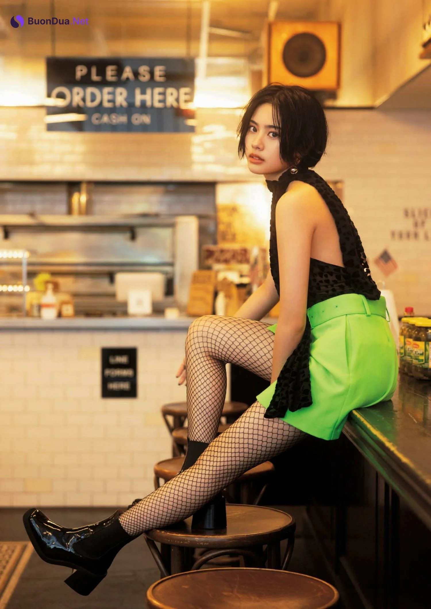 Seira Anzai 安斉星来, Shukan Bunshun 2022.11.17 (週刊文春 2022年11月17日号) - Photo 2