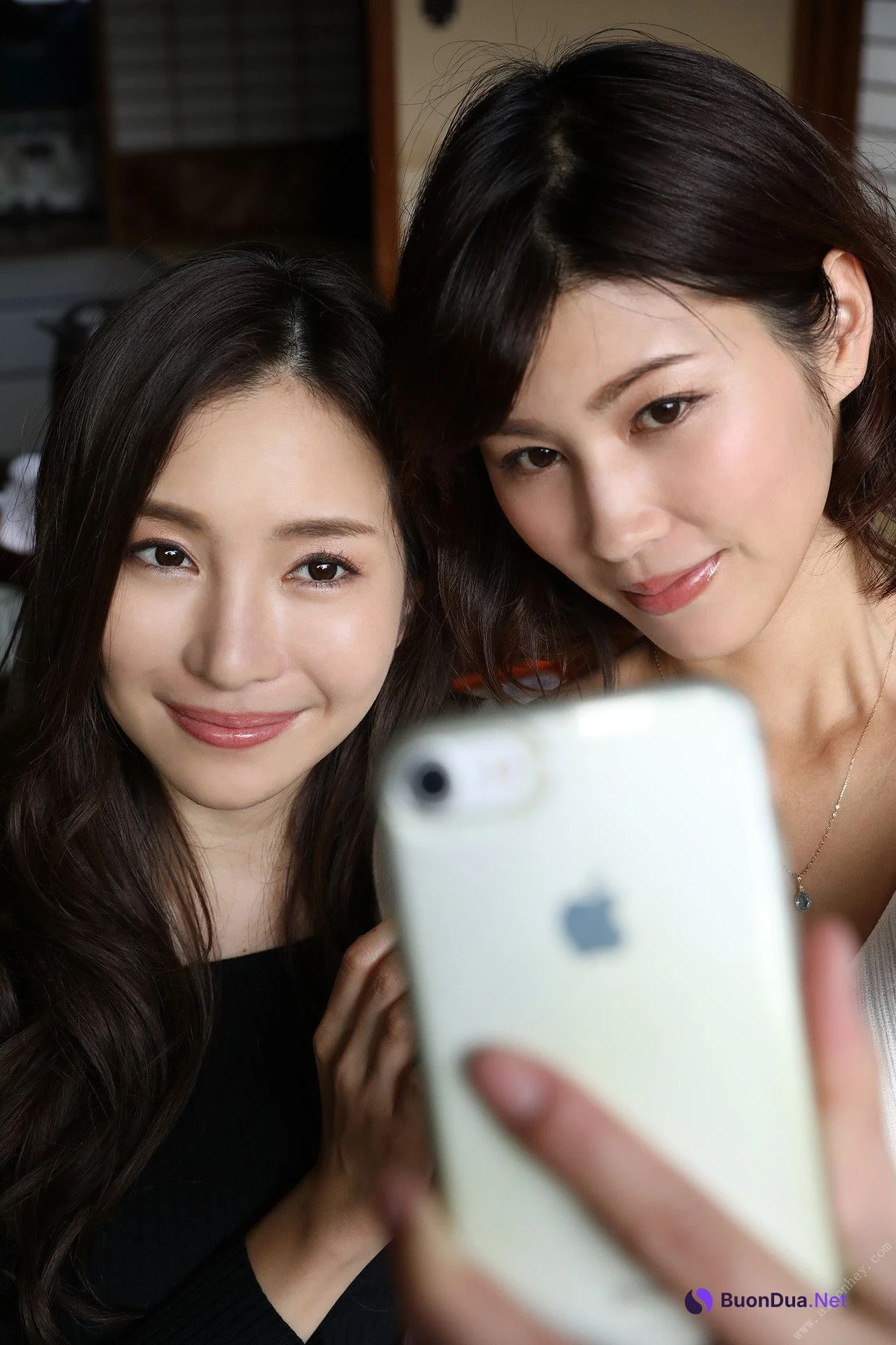 美乃すずめ 小野夕子, 週刊ポストデジタル写真集 神戸の女ＶＳ湘南の女 愛をちょうだい Set.01 - 写真 2