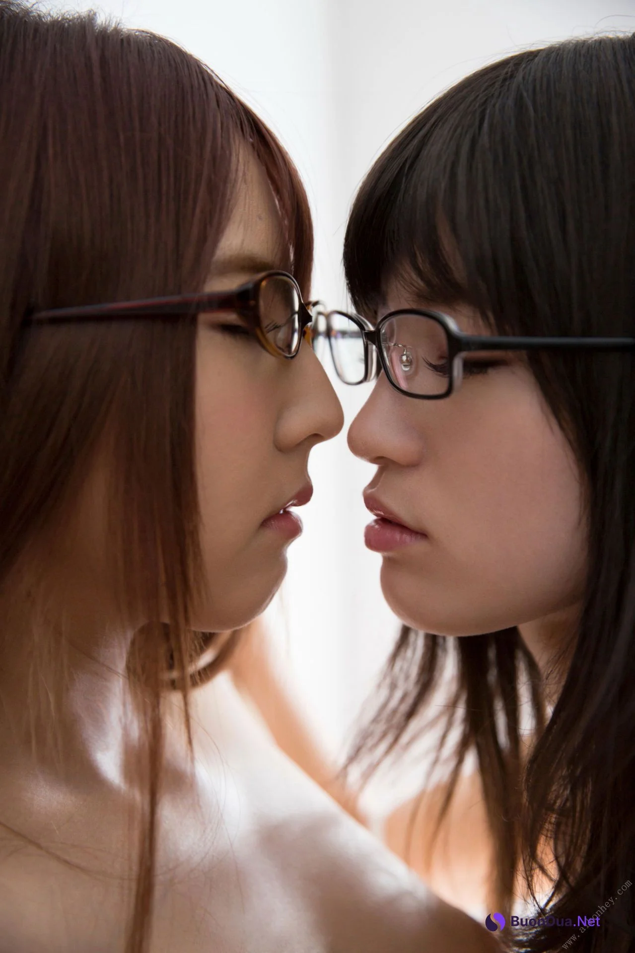 たかしょー＆三上悠亜, ＦＲＩＤＡＹデジタル写真集 「メガネっ娘★美乳シスターズ」 Set.01 - 사진 11
