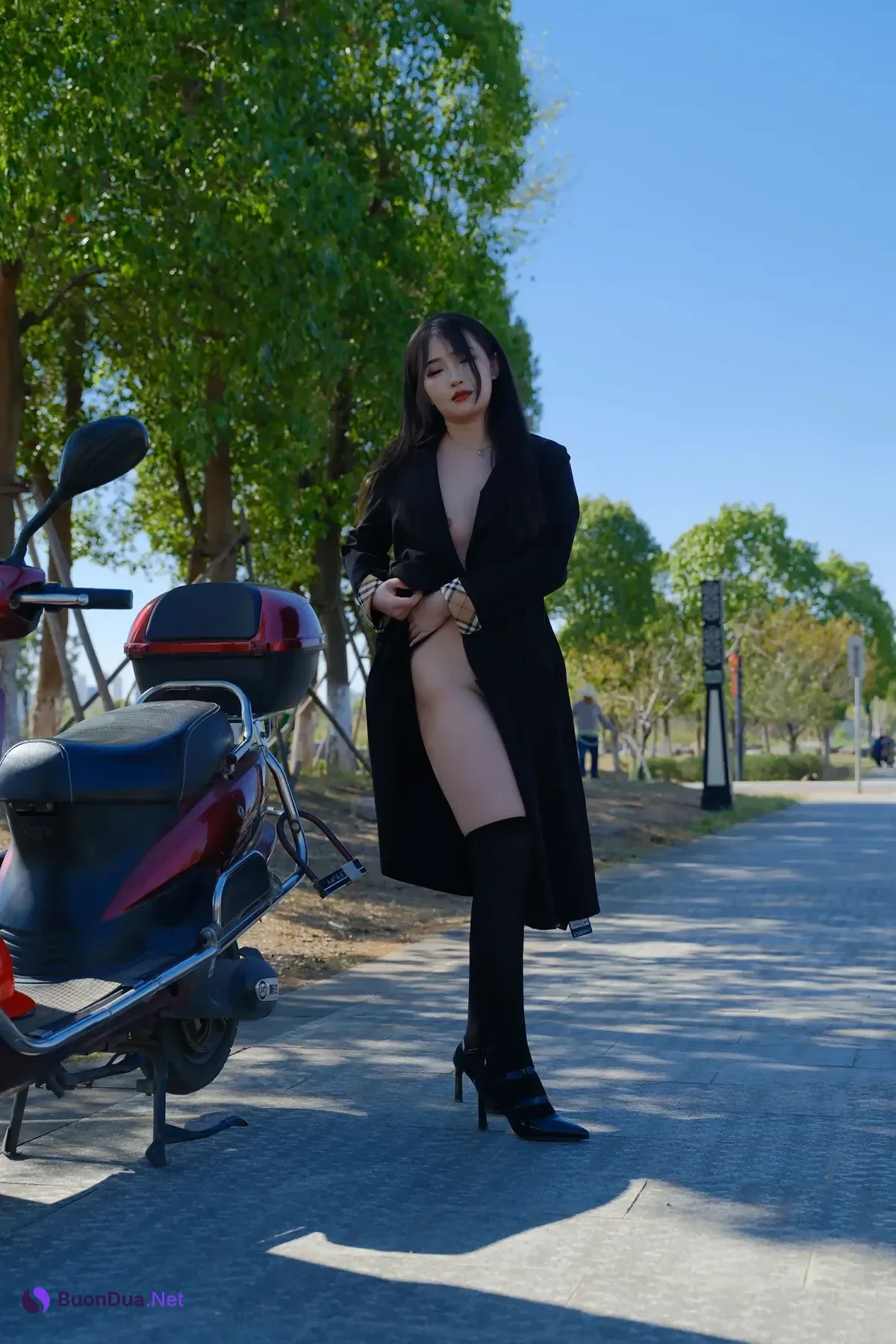 小泽 – 黑丝御姐 户外露出 Set.01 - 사진 11
