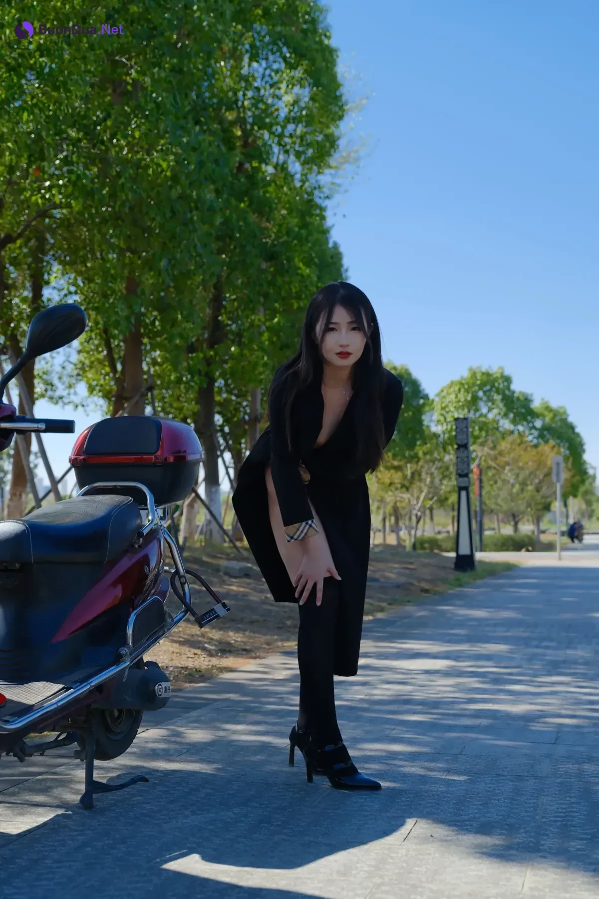 小泽 – 黑丝御姐 户外露出 Set.01 - 사진 15