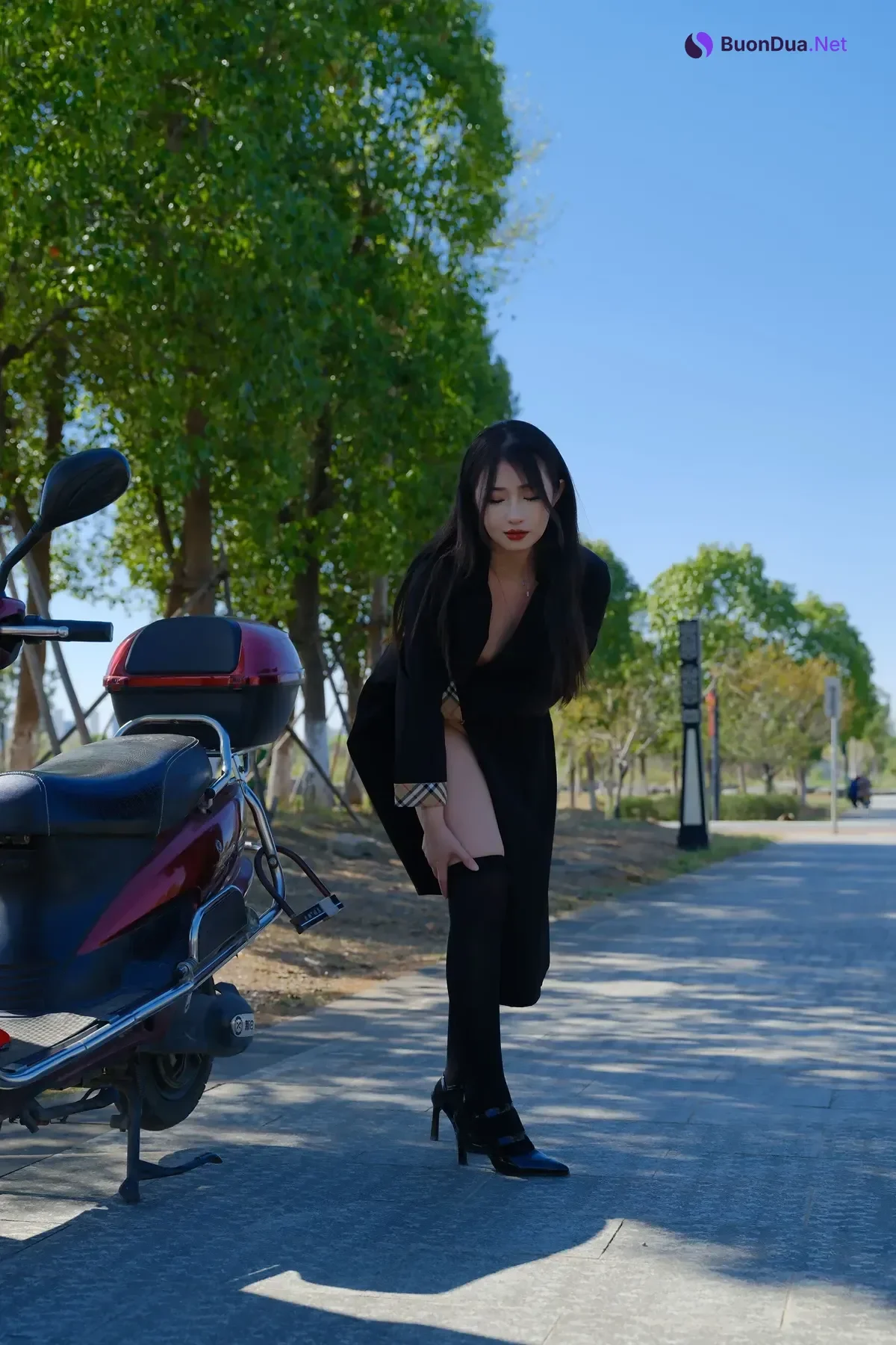 小泽 – 黑丝御姐 户外露出 Set.01 - 사진 16
