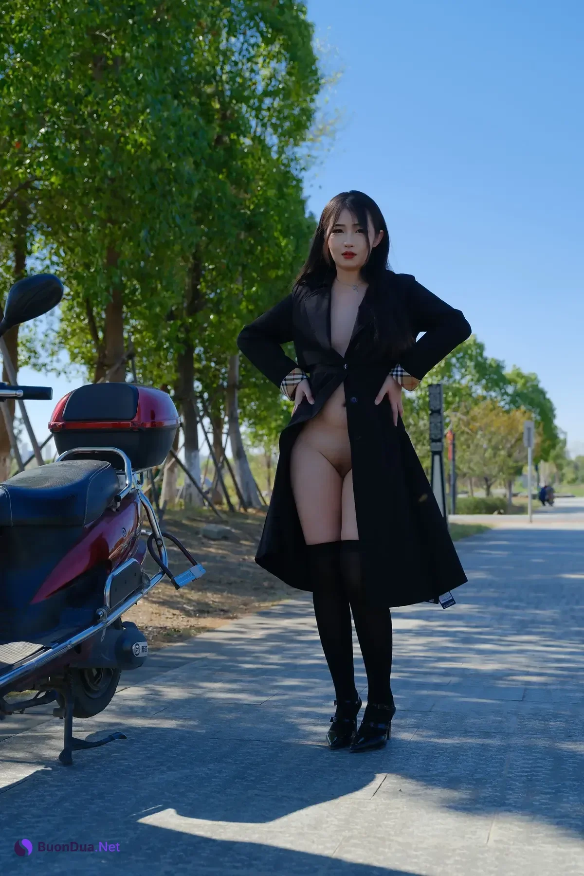 小泽 – 黑丝御姐 户外露出 Set.01 - 사진 2