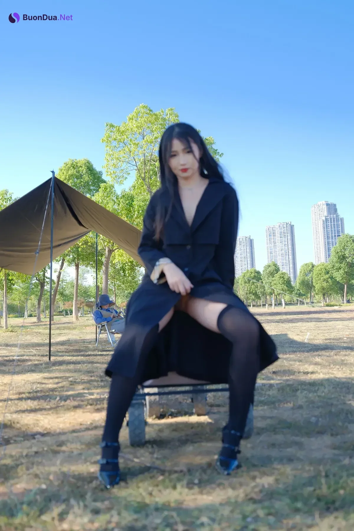 小泽 – 黑色丝袜女同事 户外露出 Set.02 - Photo 11