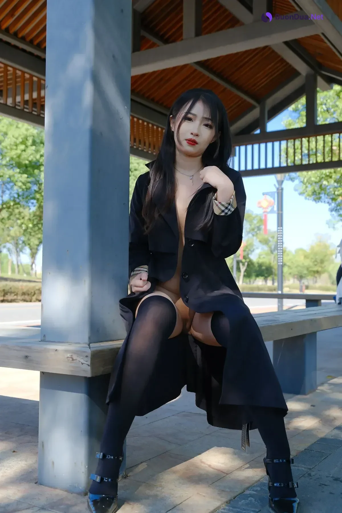 小泽 – 黑色丝袜女同事 户外露出 Set.02 - Photo 13