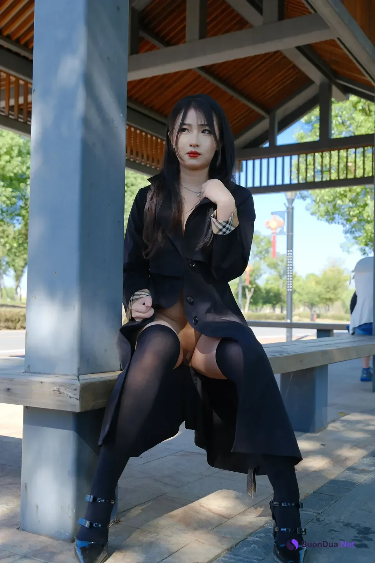 小泽 – 黑色丝袜女同事 户外露出 Set.02 - Photo 14