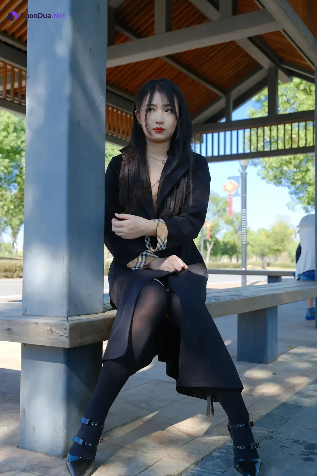 小泽 – 黑色丝袜女同事 户外露出 Set.02 - Photo 16