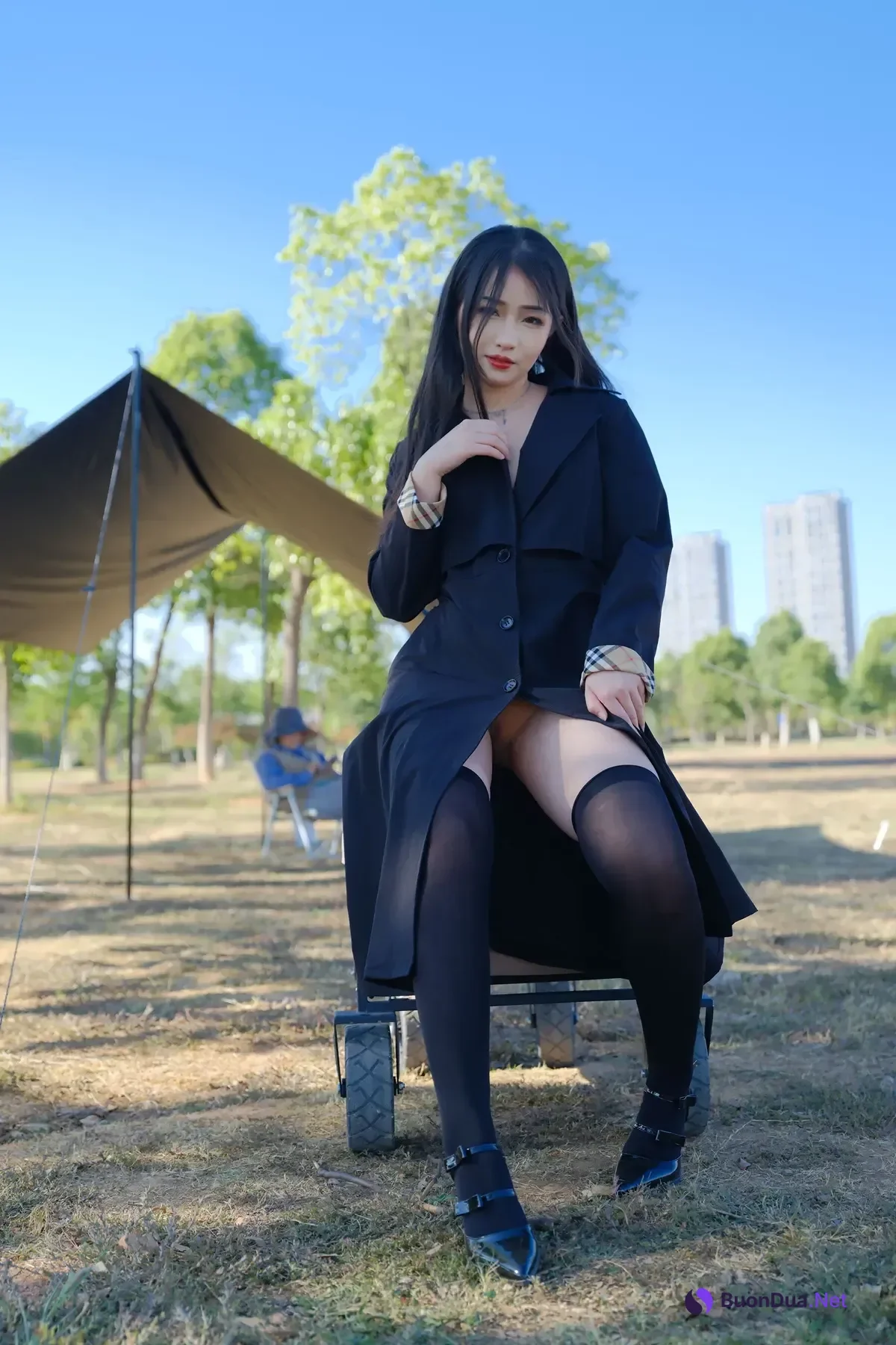 小泽 – 黑色丝袜女同事 户外露出 Set.02 - Photo 2