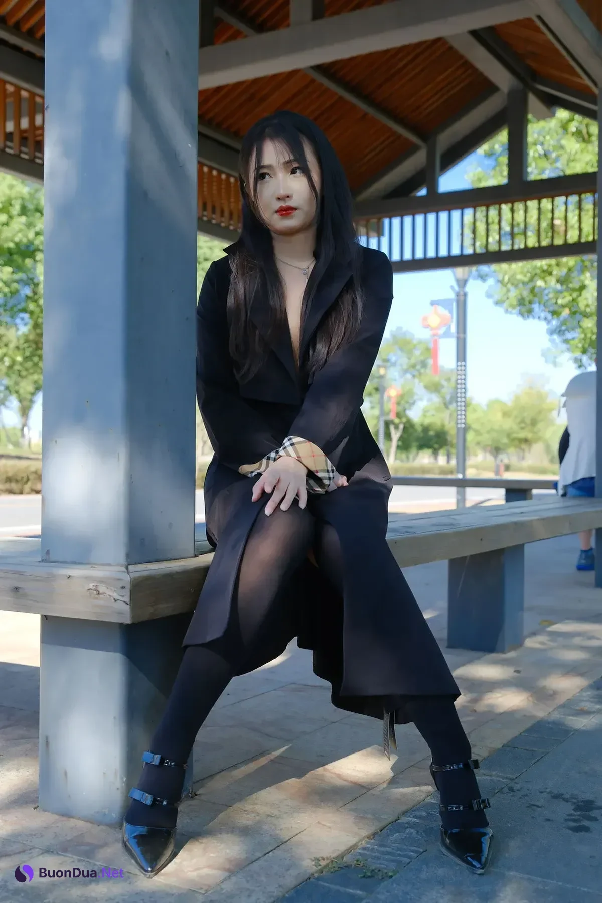 小泽 – 黑色丝袜女同事 户外露出 Set.02 - Photo 20