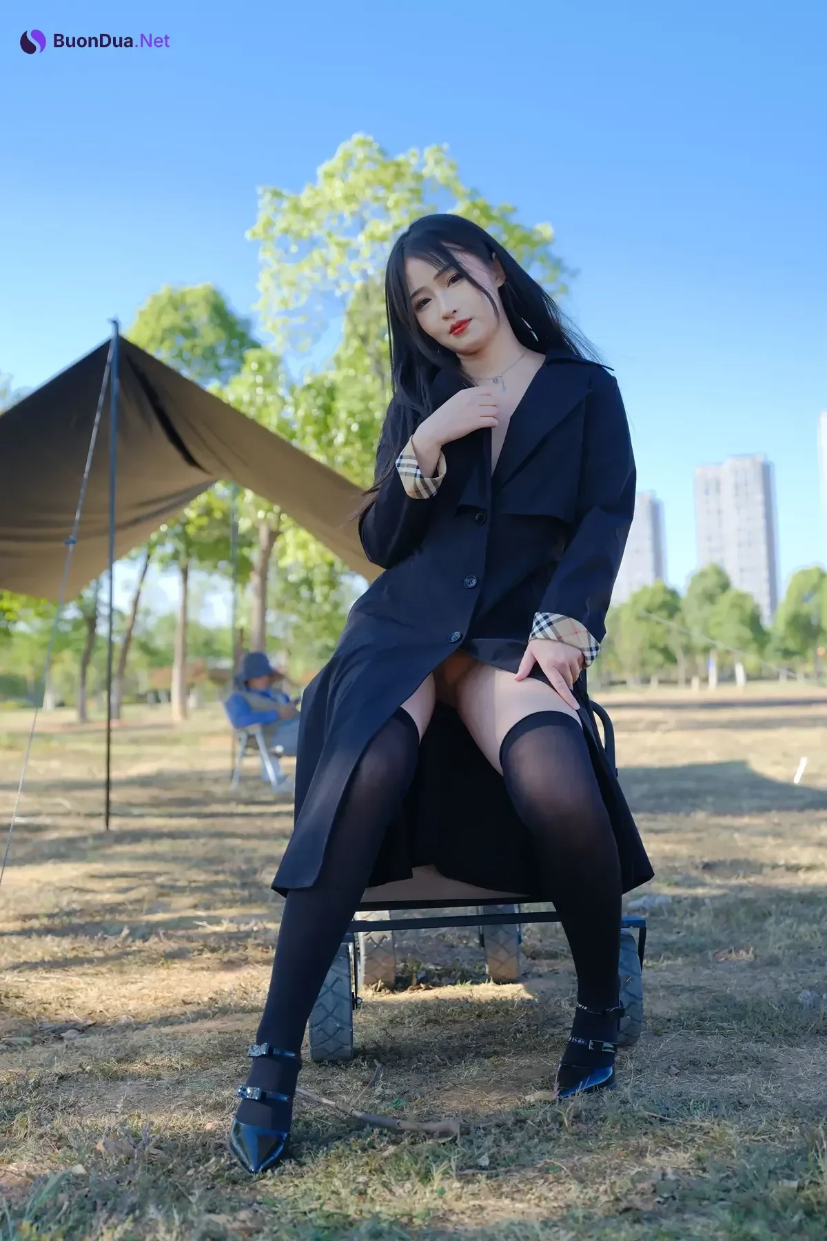 小泽 – 黑色丝袜女同事 户外露出 Set.02 - Photo 4