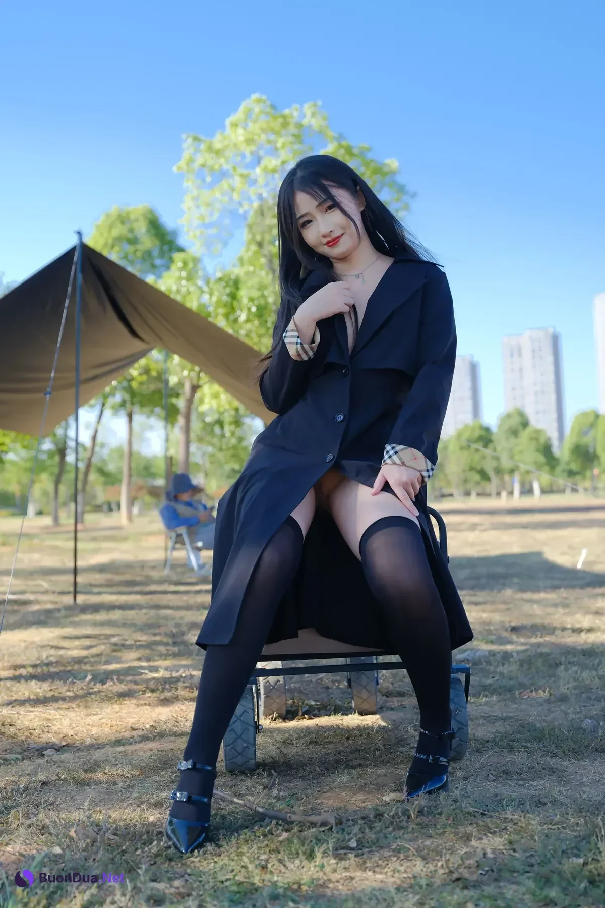 小泽 – 黑色丝袜女同事 户外露出 Set.02 - Photo 6