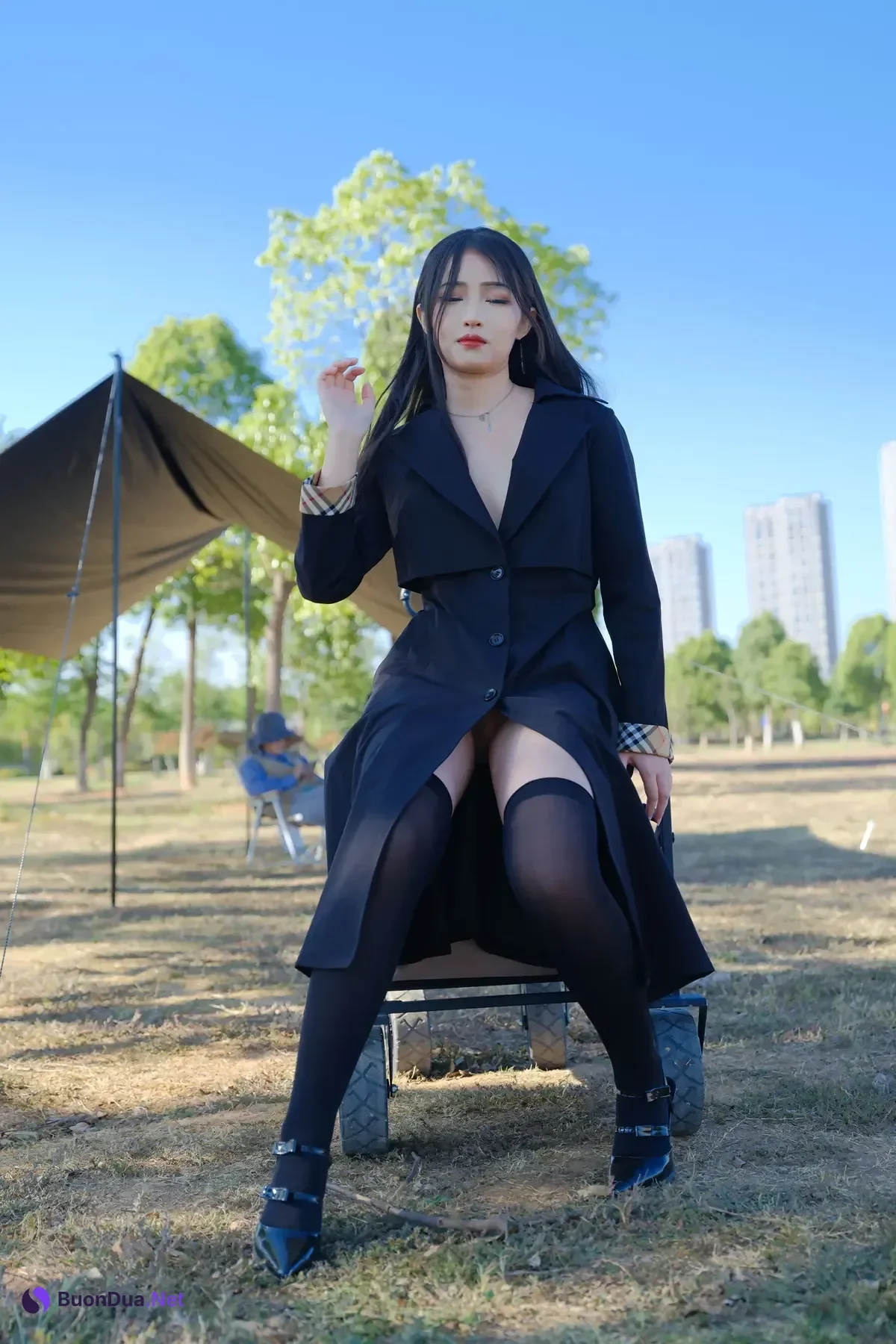 小泽 – 黑色丝袜女同事 户外露出 Set.02 - Photo 8