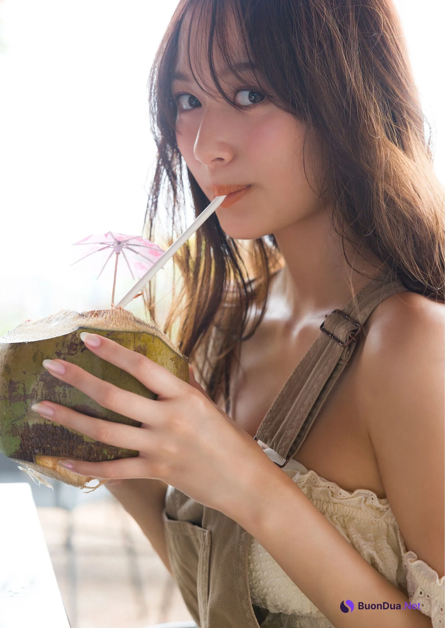 Shiori Kato 加藤栞, Young Jump 2025 No.25 (ヤングジャンプ 2025年25号) - Photo 16