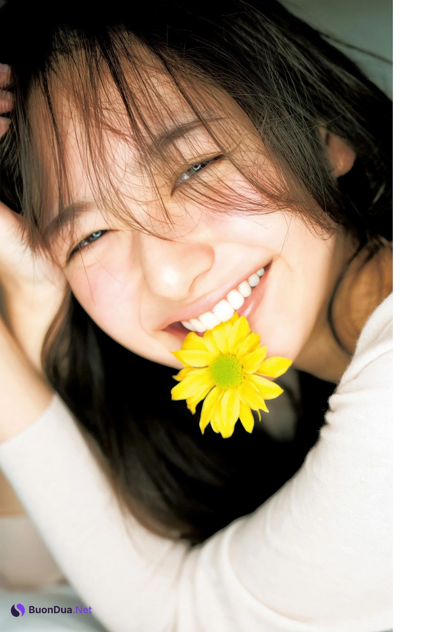 Shiori Kato 加藤栞, Young Jump 2025 No.27 (ヤングジャンプ 2025年27号) - Photo 2