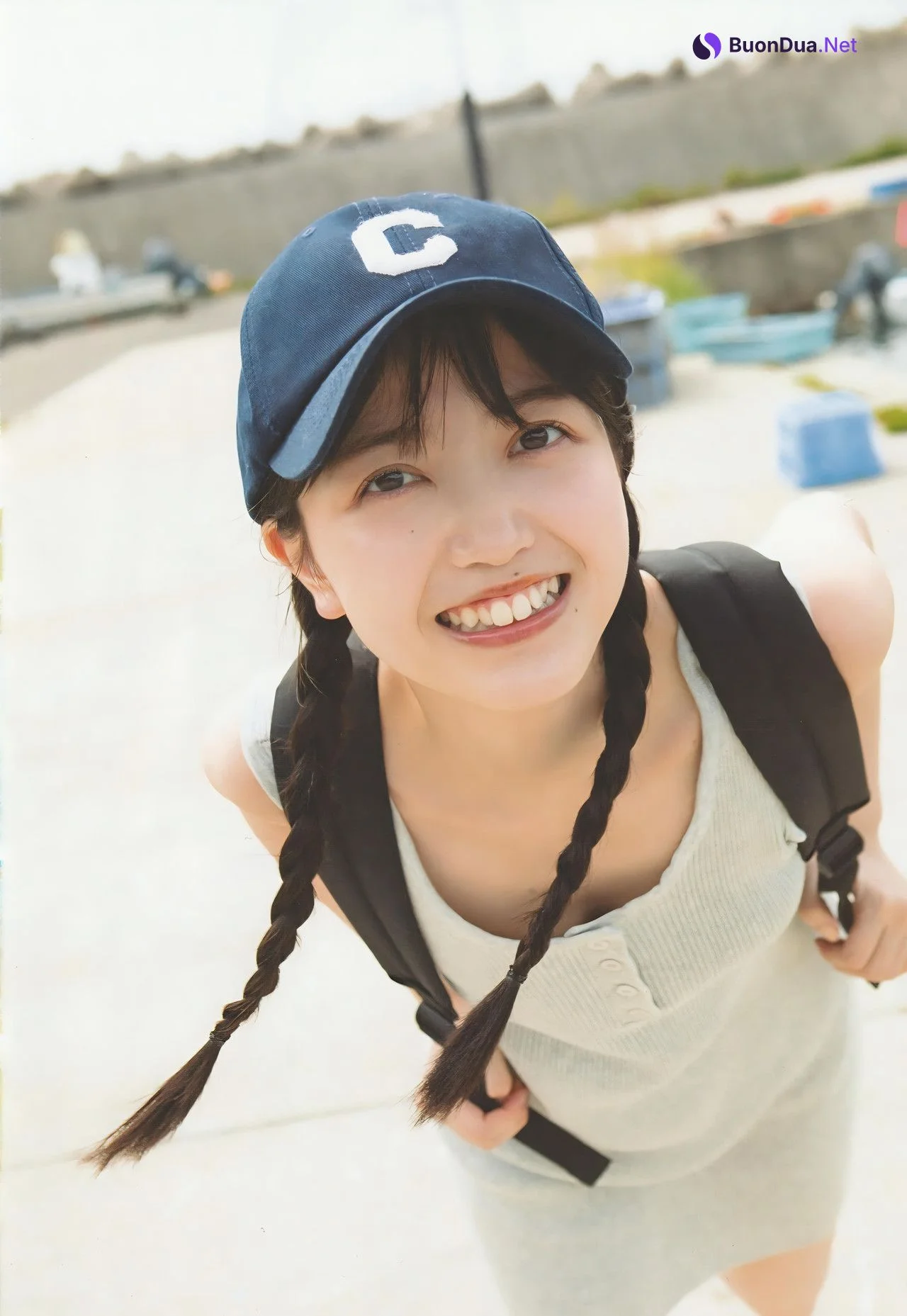 Shiori Kubo 久保史緒里, 1st写真集 [交差点] Set.02 - Photo 13