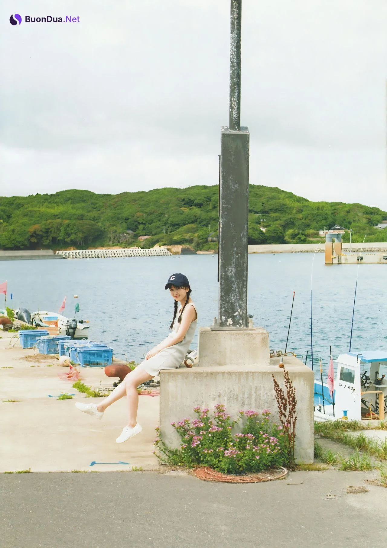 Shiori Kubo 久保史緒里, 1st写真集 [交差点] Set.02 - Photo 14