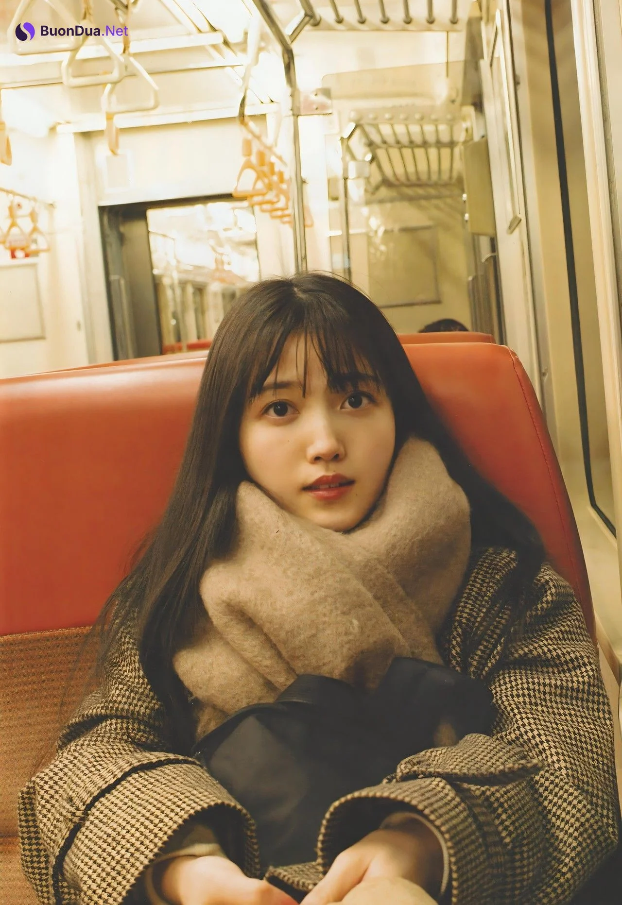 Shiori Kubo 久保史緒里, 1st写真集 [交差点] Set.02 - Photo 2