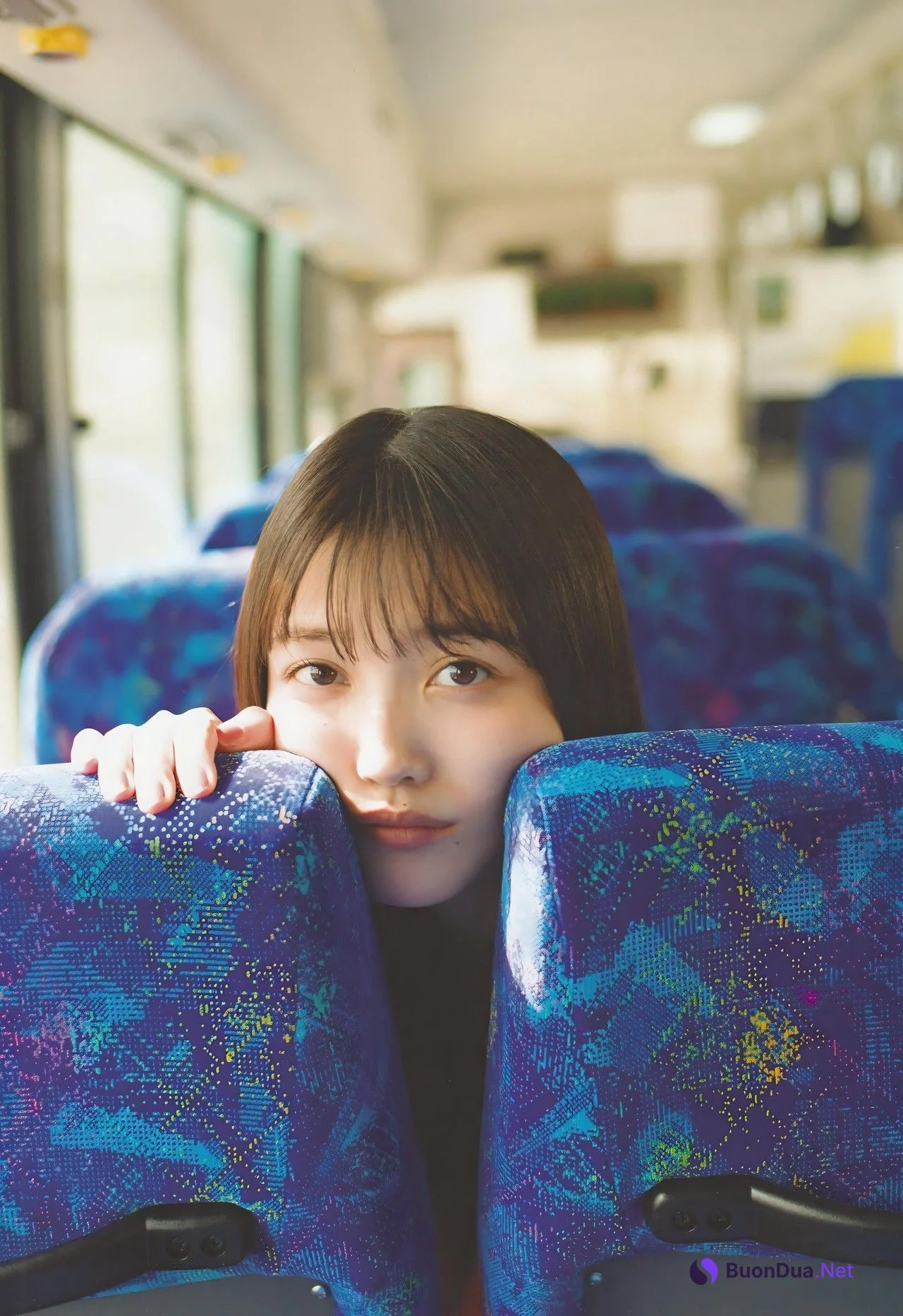 Shiori Kubo 久保史緒里, 1st写真集 [交差点] Set.02 - Photo 5