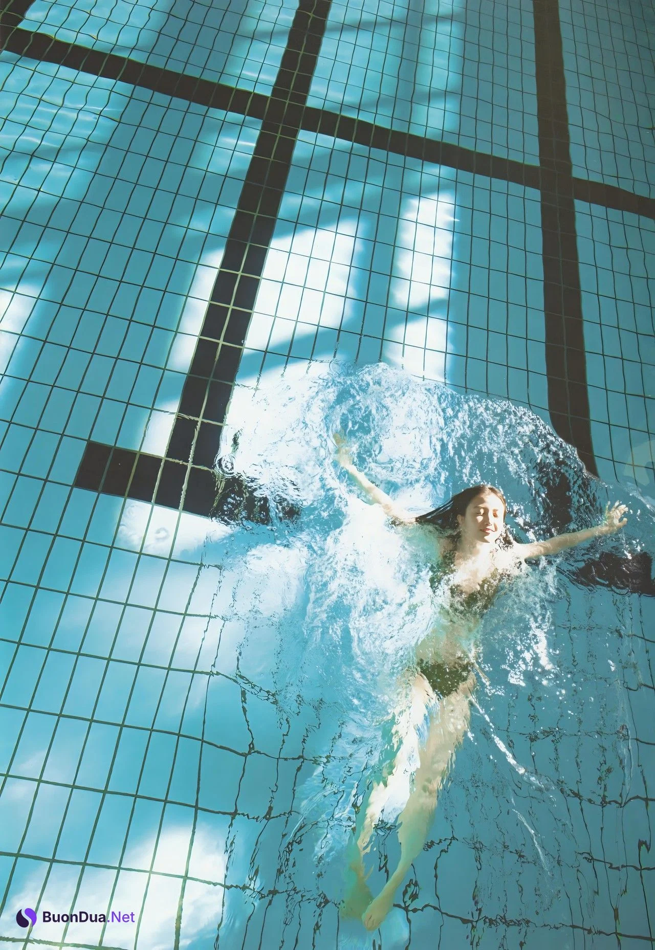 Shiori Kubo 久保史緒里, 1st写真集 [交差点] Set.03 - Photo 14